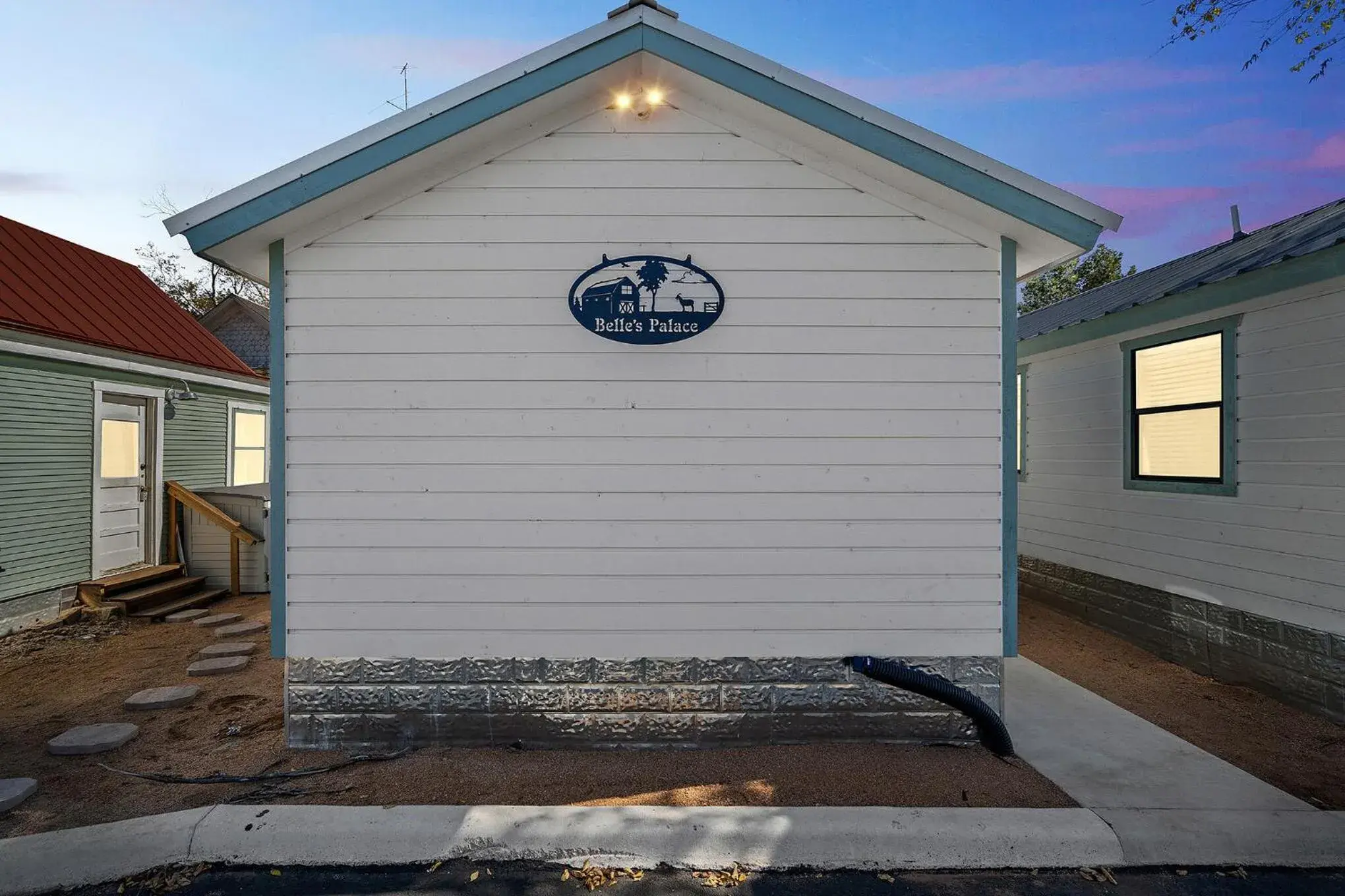 Stunning Cabin Right on Main St! Stunning Cabin Right on Main St!