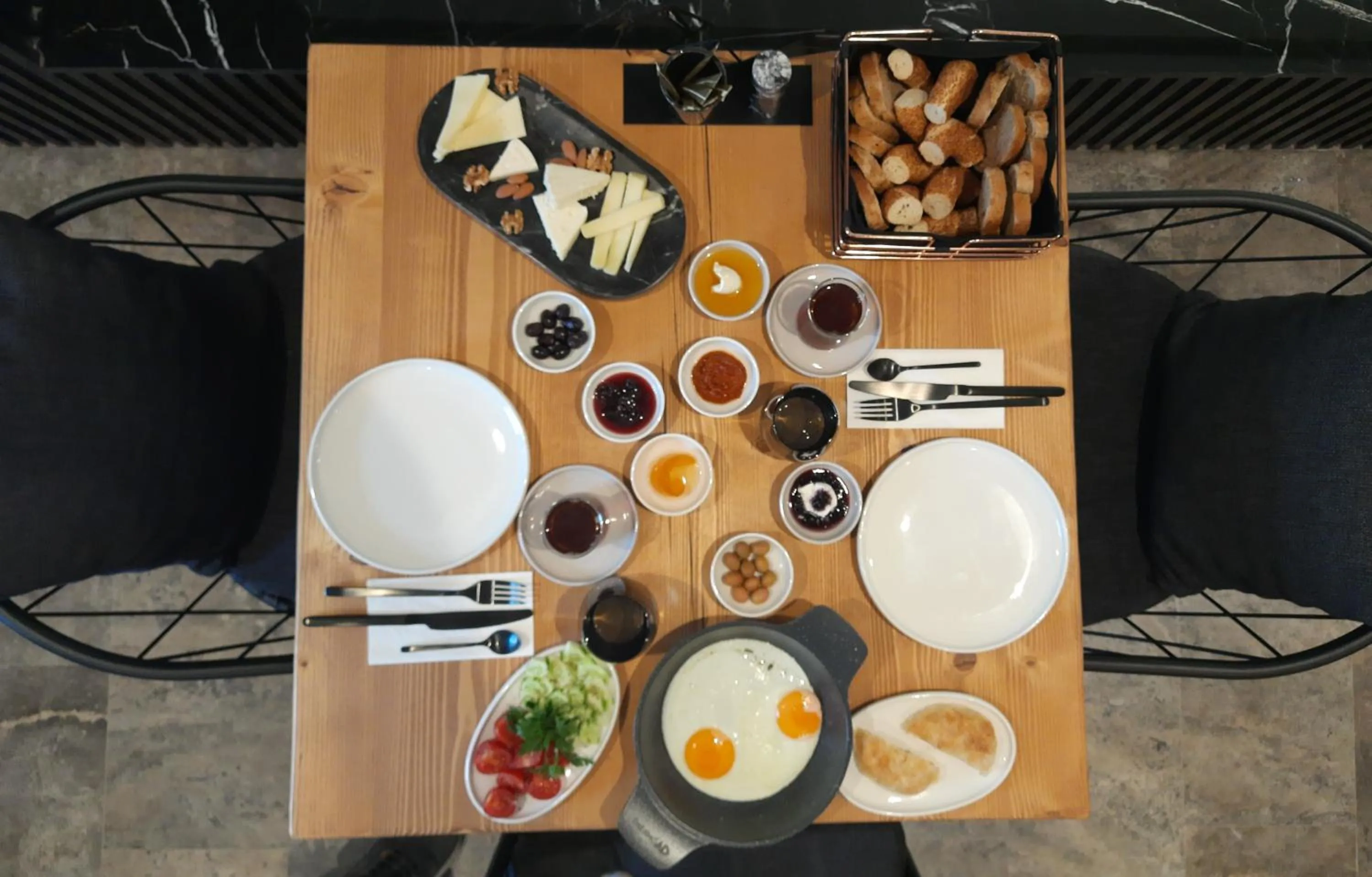 Food and drinks in Nilus Urla