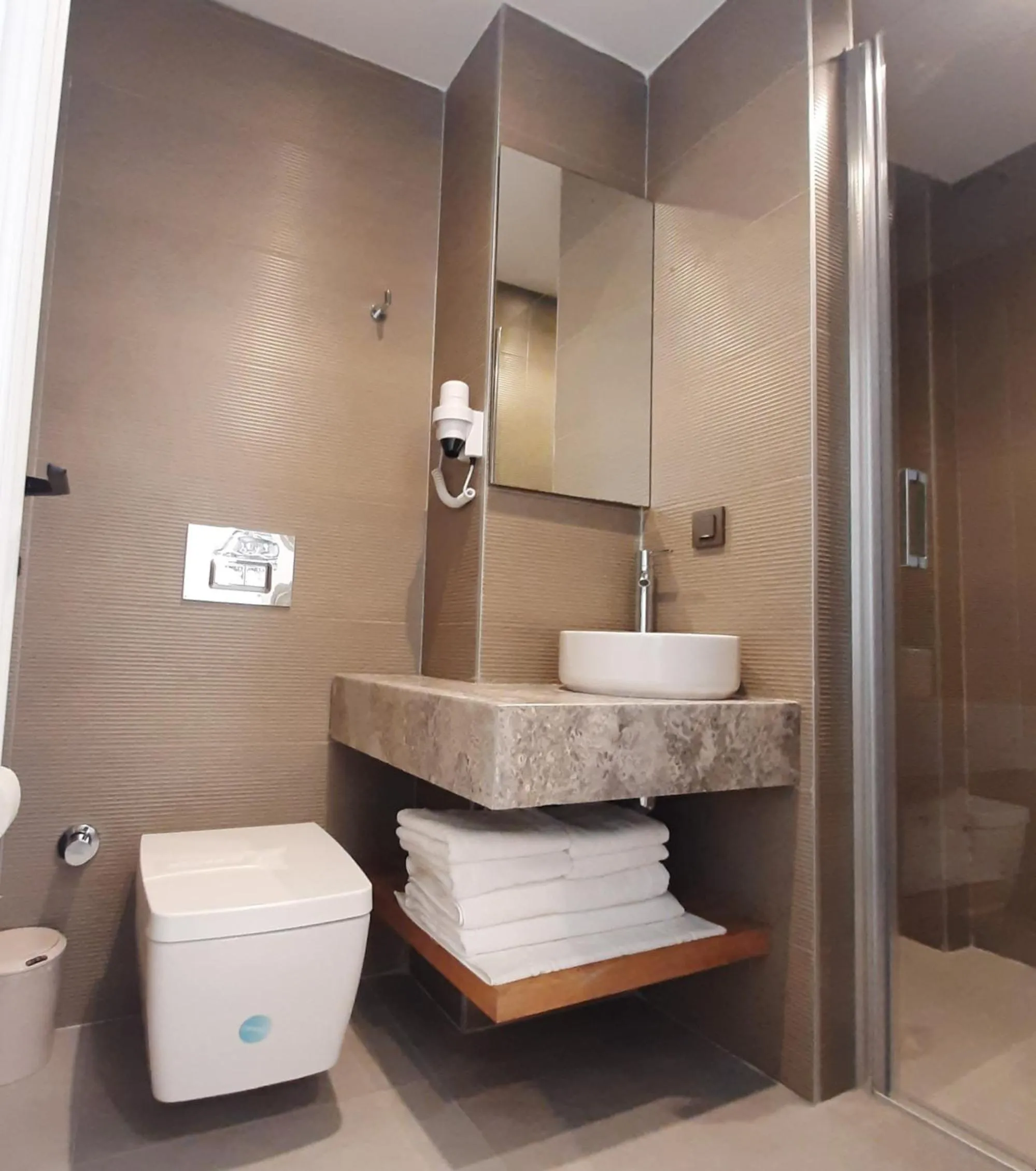 Bathroom in Nilus Urla