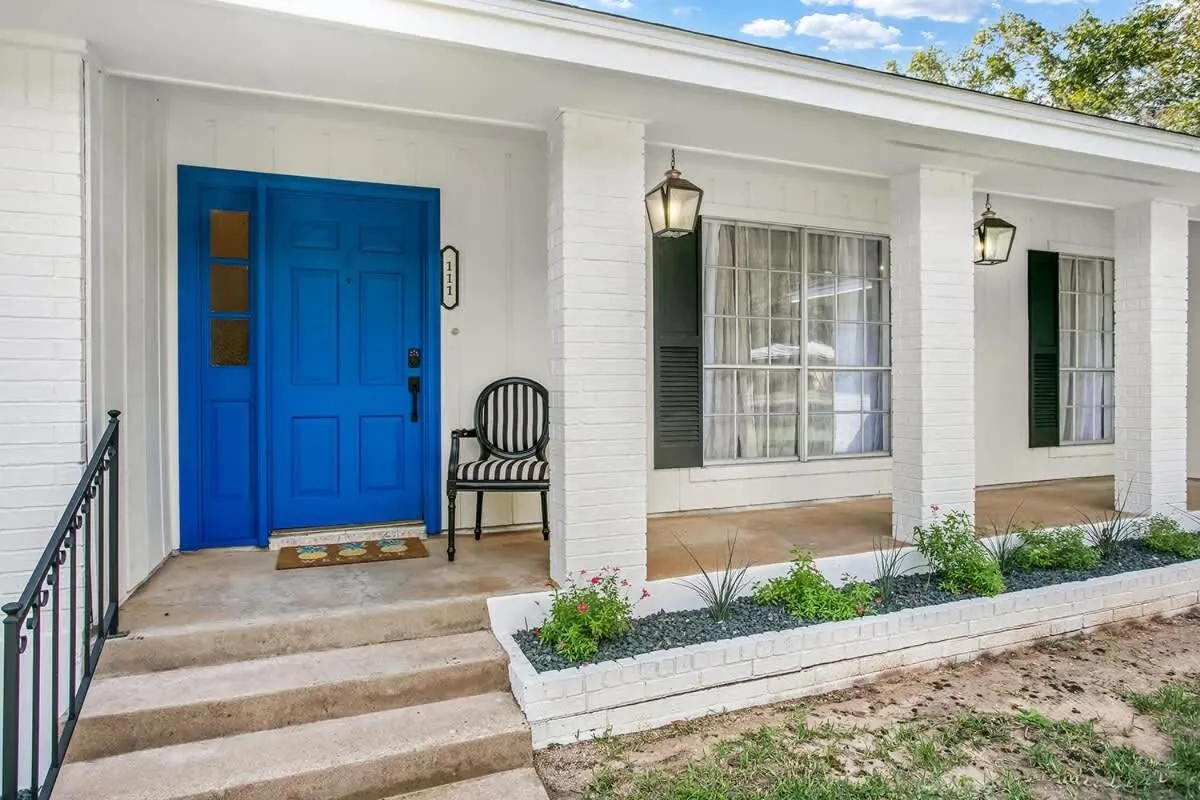 Property building in A Crystal Place Hot Tub 1 Blk off Main St!