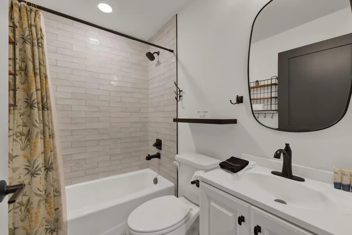 Shower in Elegant and Stylish Glenmoor Abode - 5 min to Town