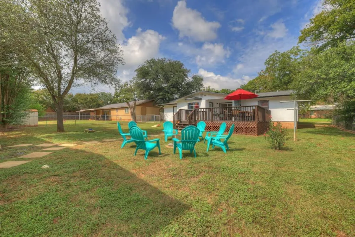 Property building in Elegant and Stylish Glenmoor Abode - 5 min to Town