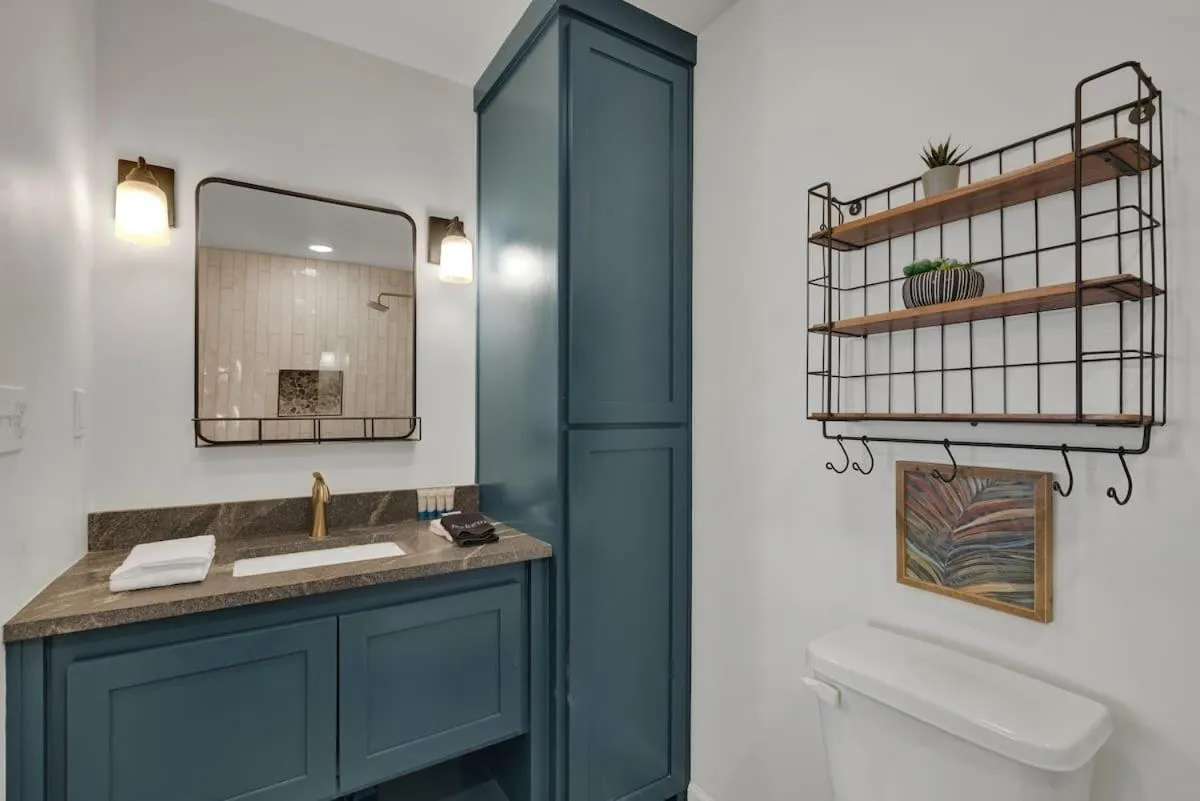 Bathroom in Elegant and Stylish Glenmoor Abode - 5 min to Town