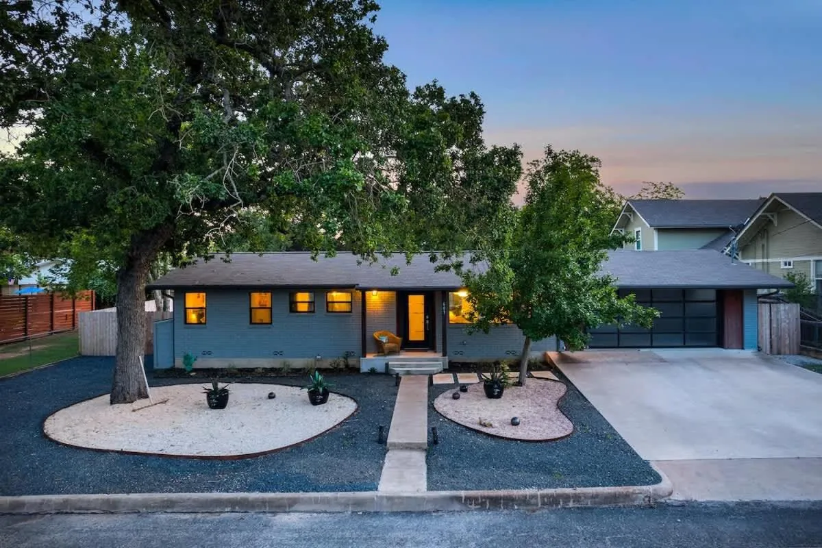 Property building in Das Weinhaus Pool & Hot Tub - Walk to Main St