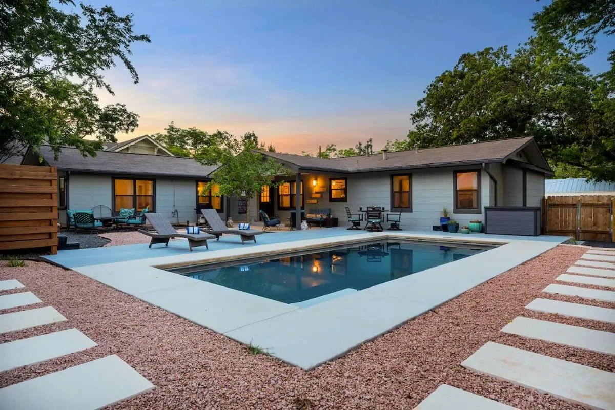 Property building in Das Weinhaus Pool & Hot Tub - Walk to Main St