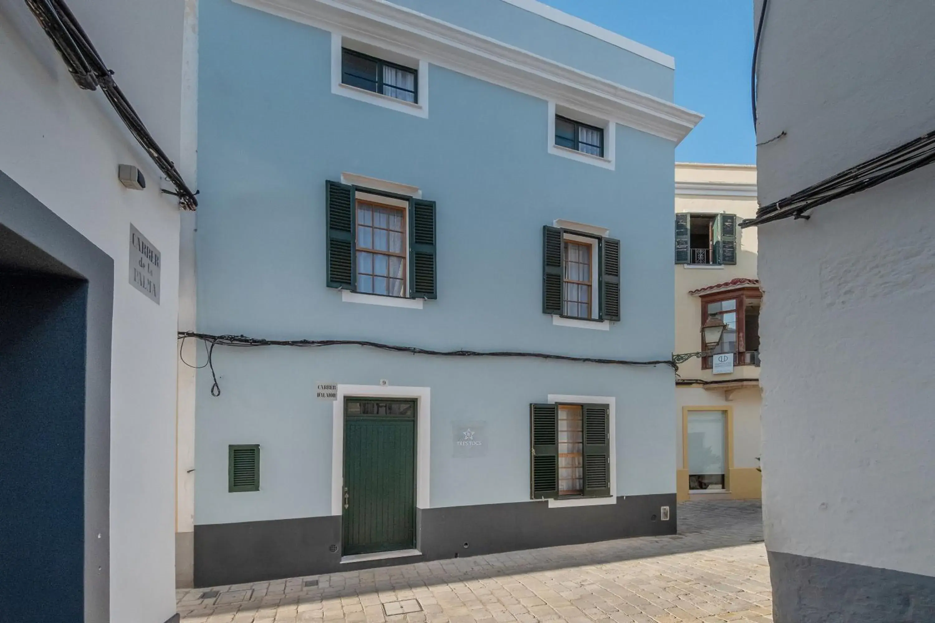 Facade/entrance in Tres Tocs Facade/entrance in Tres Tocs