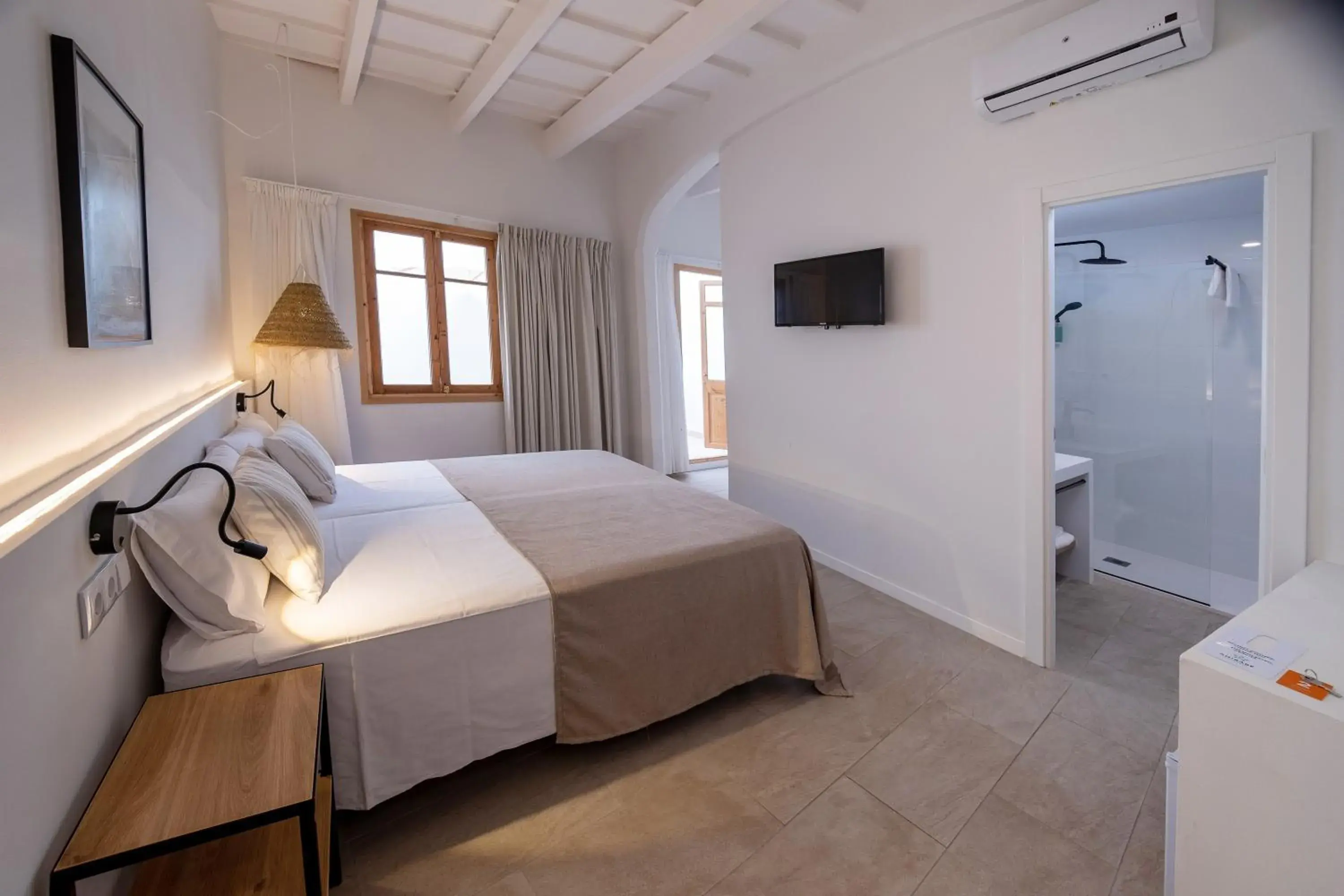 Bedroom, Bed in Tres Tocs Bedroom, Bed in Tres Tocs