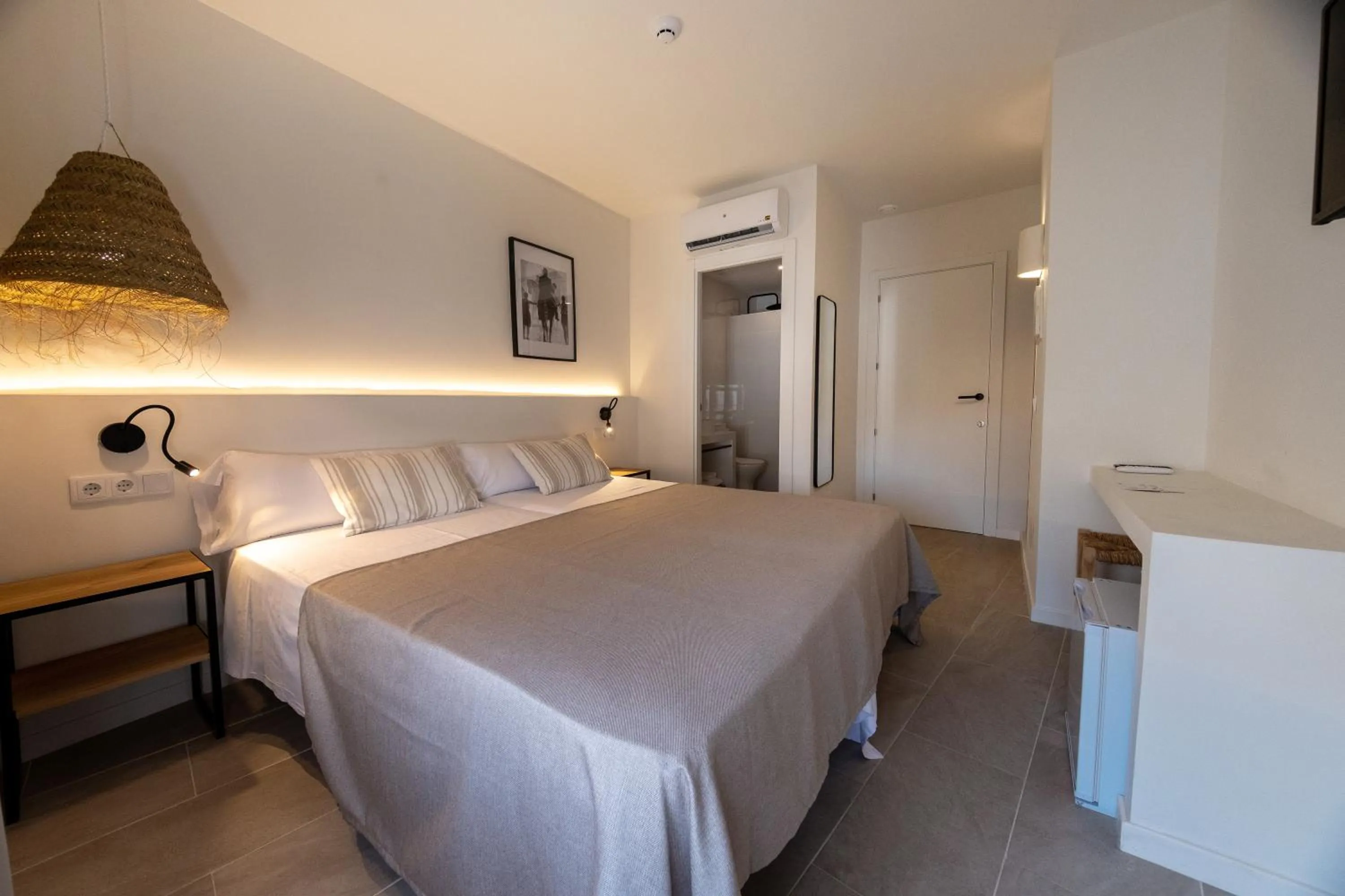 Bedroom, Bed in Tres Tocs