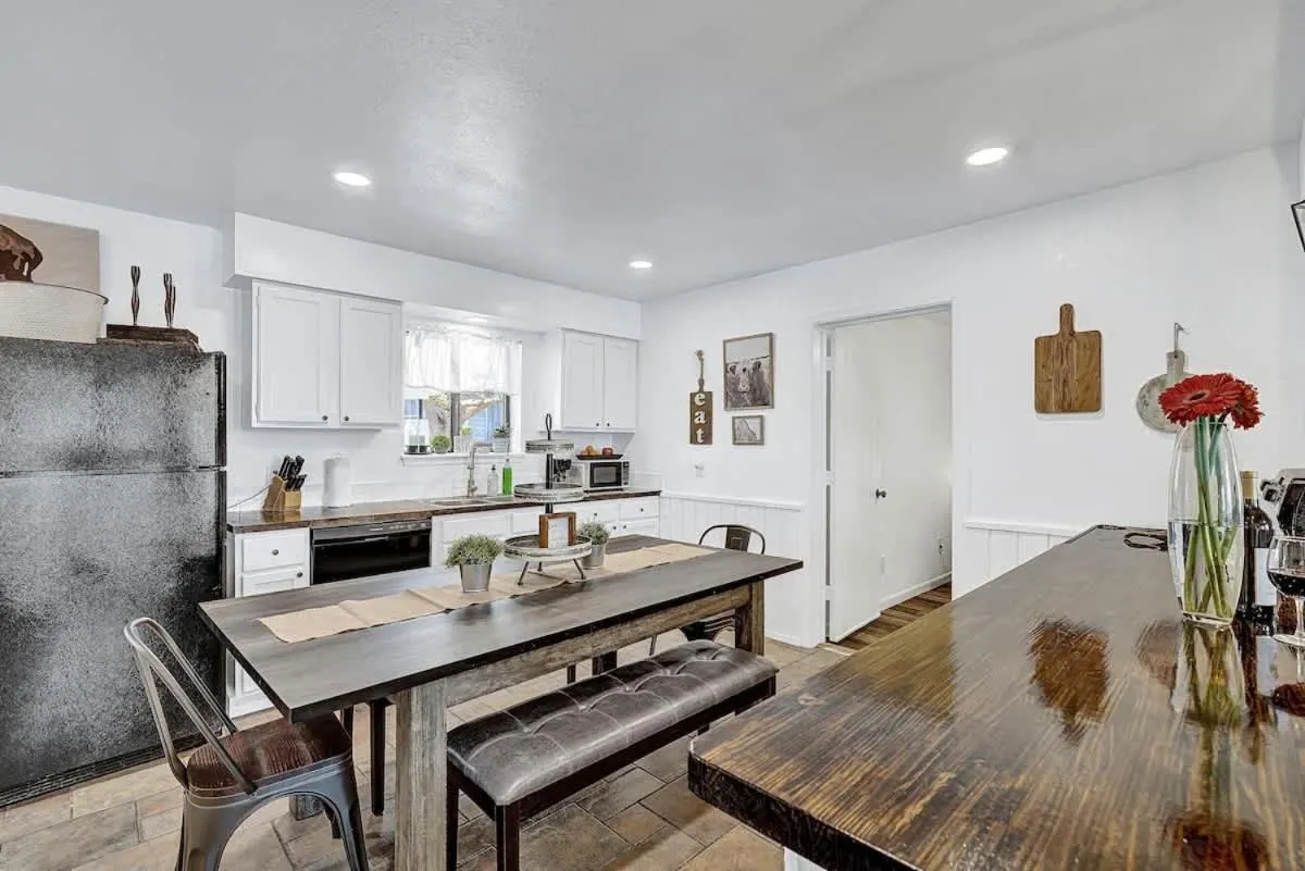 Dining area in Bayer Guest Haus-Hot Tub and Fire Pit