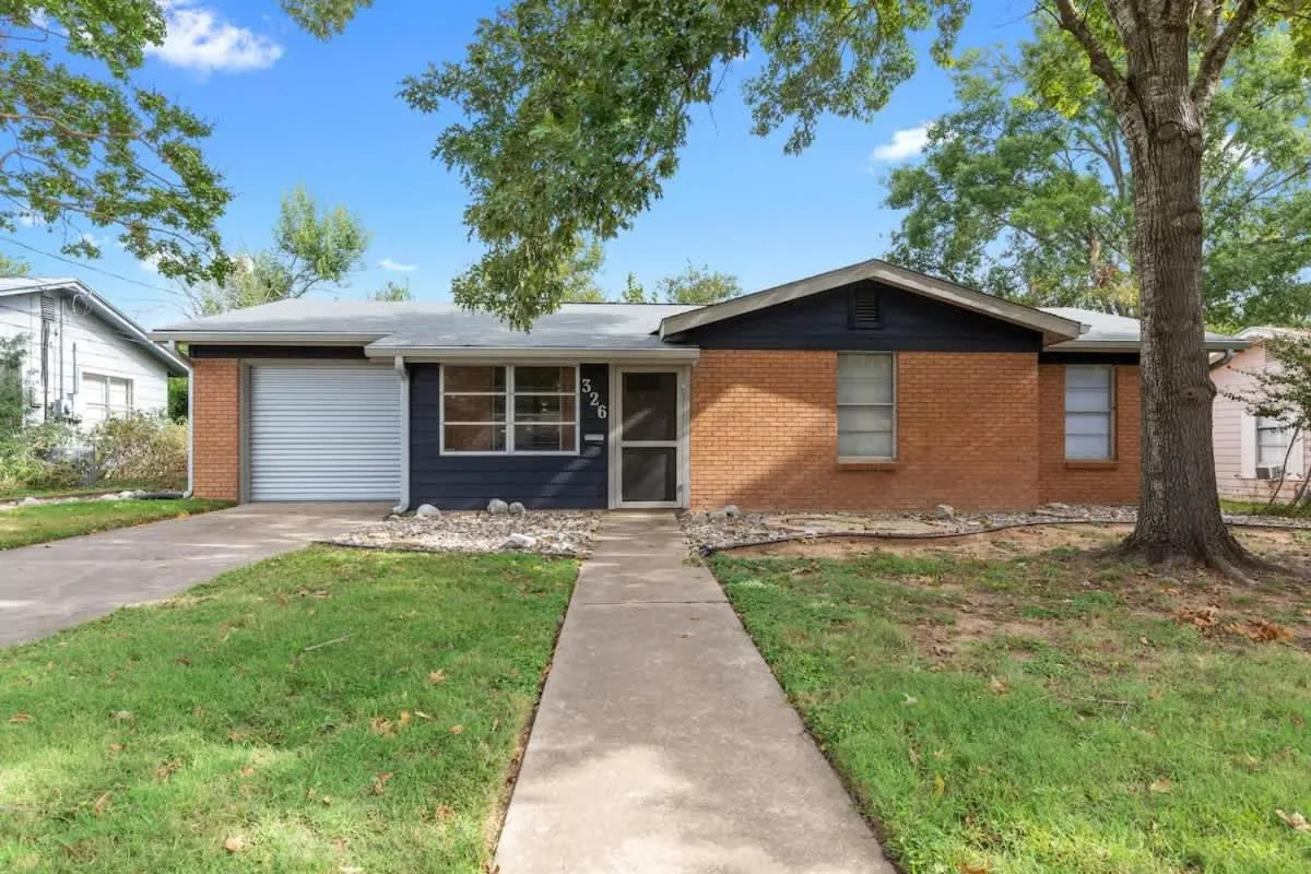 Property building in Gorgeous Home with Grill 5Min from MainSt!