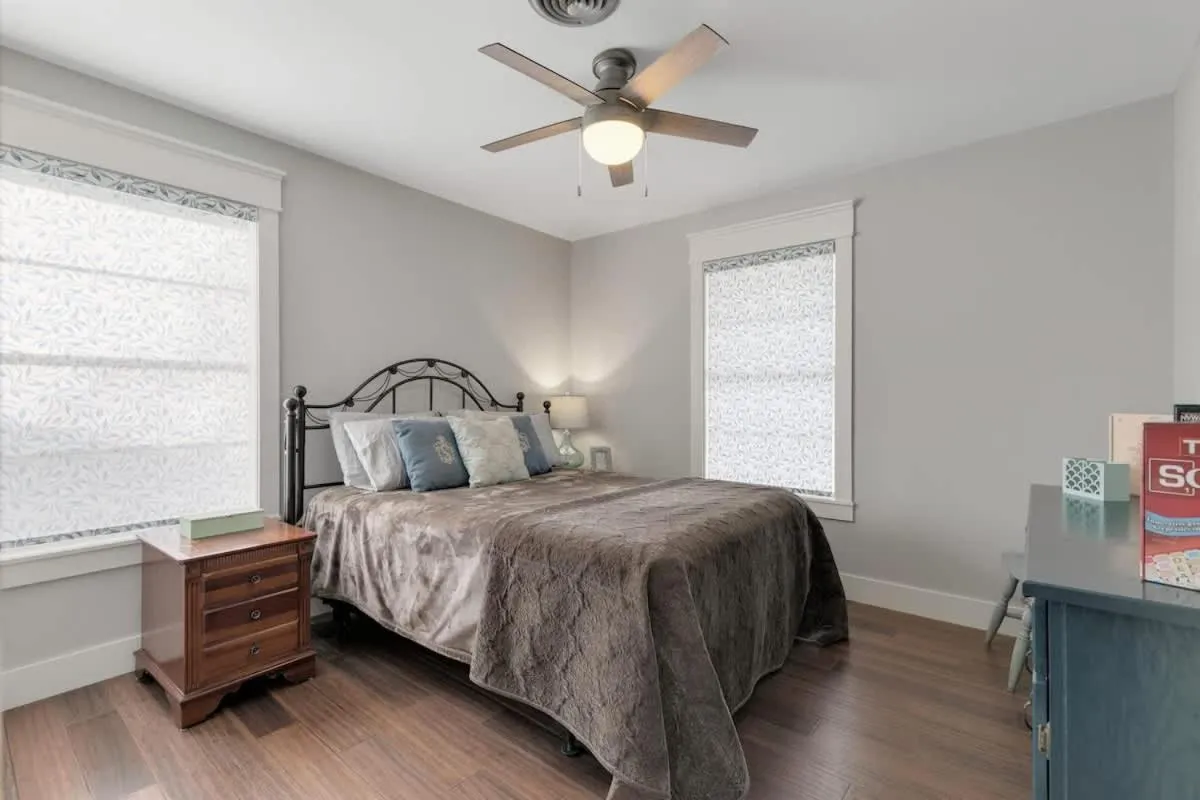 Bed in Gorgeous Home with Grill 5Min from MainSt!