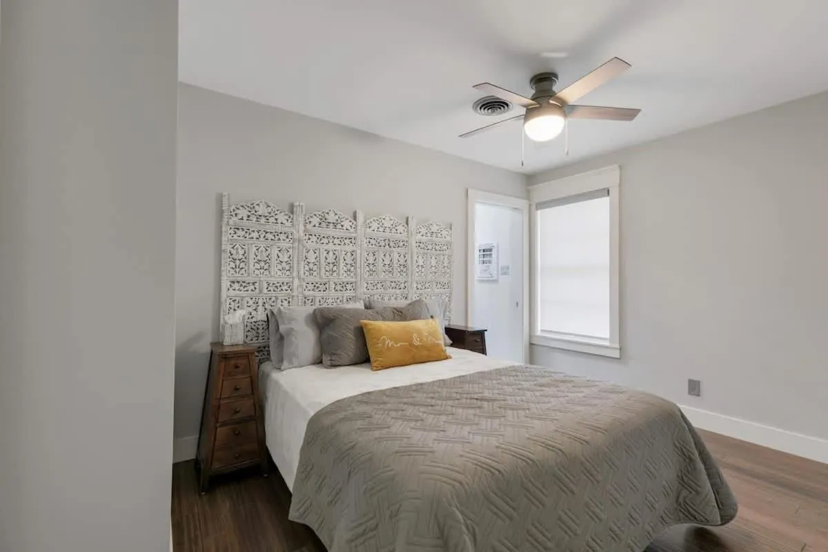 Bed in Gorgeous Home with Grill 5Min from MainSt!