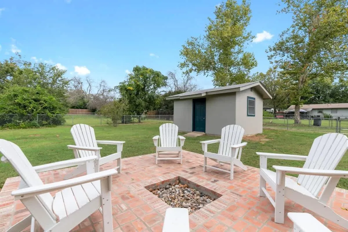 Property building in Gorgeous Home with Grill 5Min from MainSt!