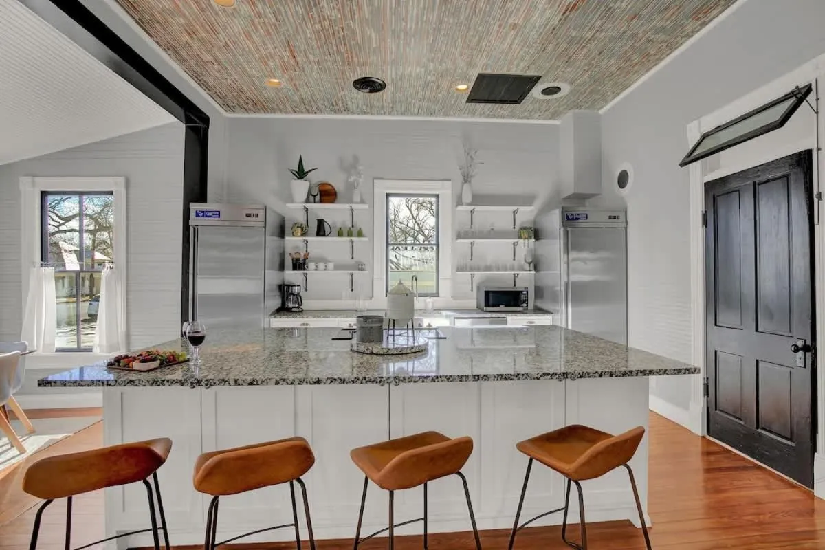 Kitchen or kitchenette in Gorgeous Home 1 Blk from Main with Hot Tub & Fire Pit!