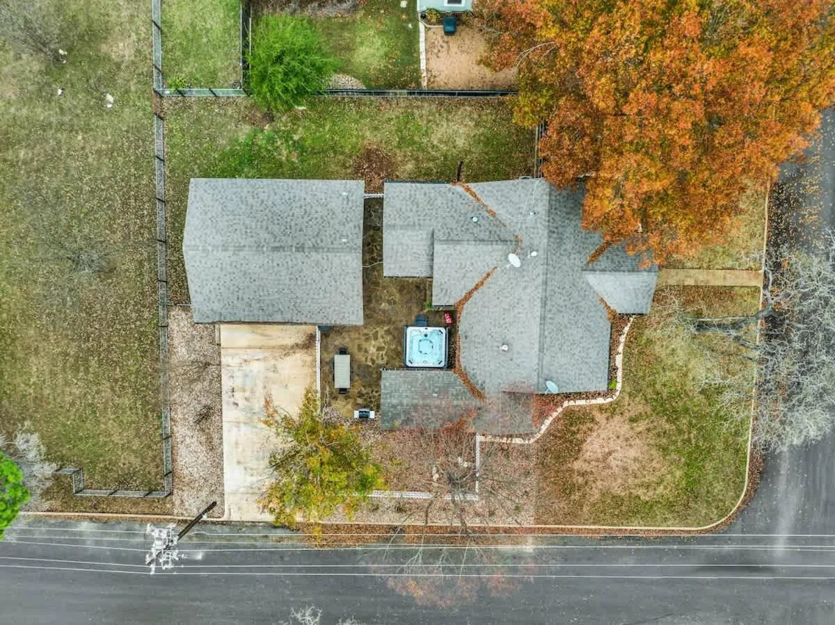 Property building in Harley House with Hot Tub & Grill - Historic District