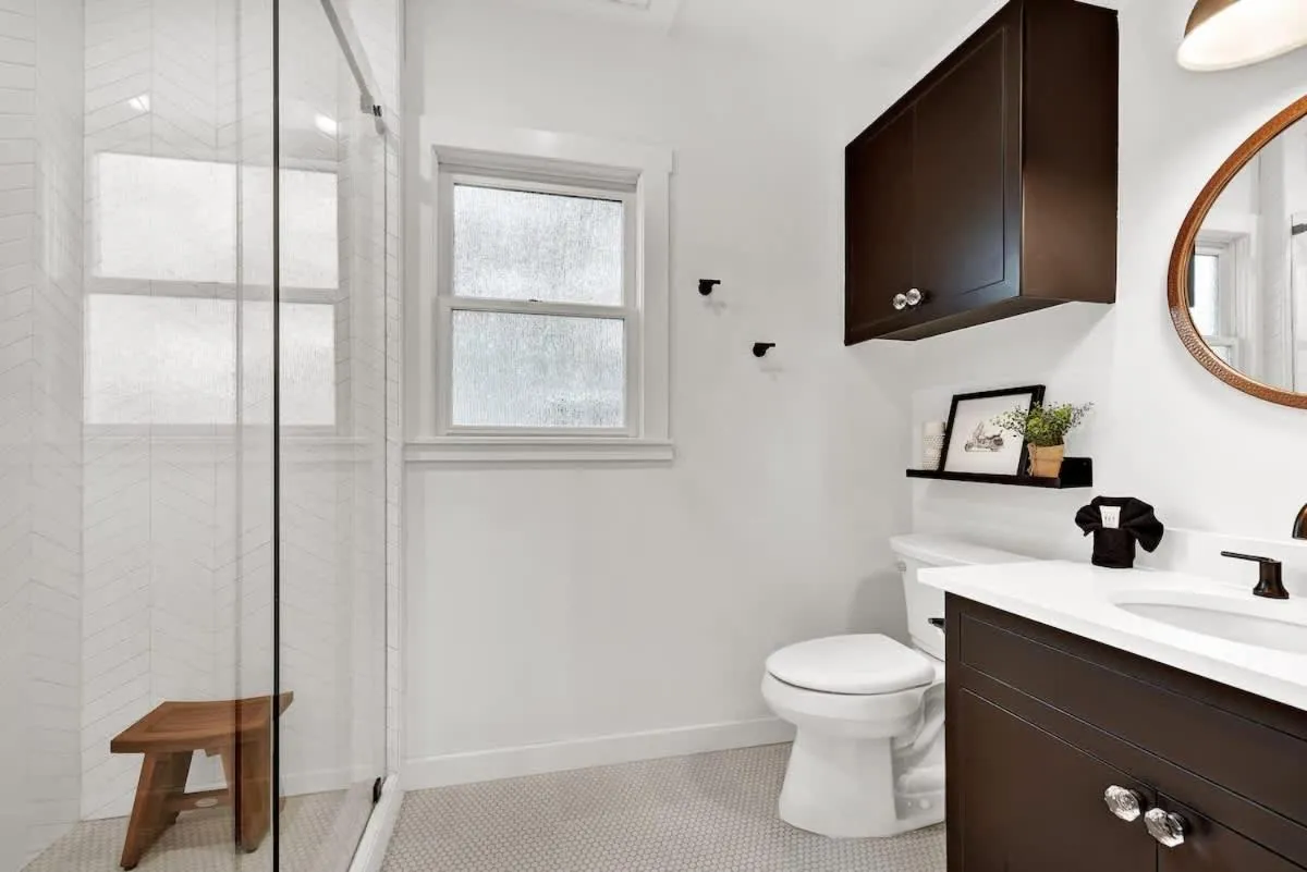 Toilet in Harley House with Hot Tub & Grill - Historic District