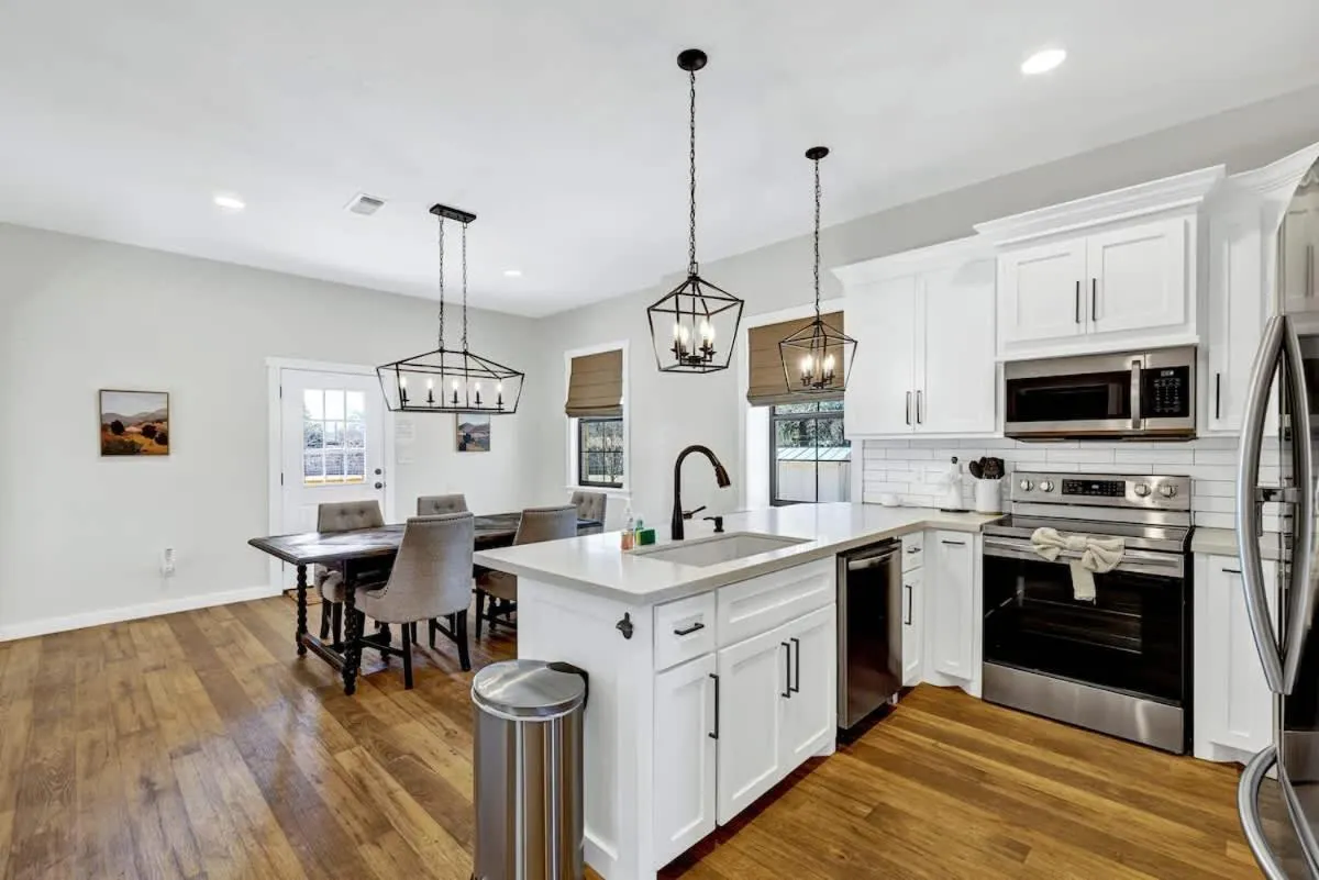 Kitchen or kitchenette in Willies House with Country Views - Shared Party Barn