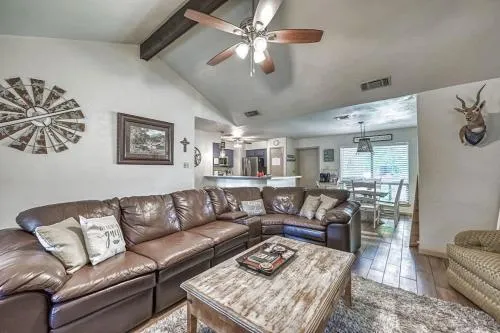 Kerrville Hidden Gem with Firepit and Grill - Great Location