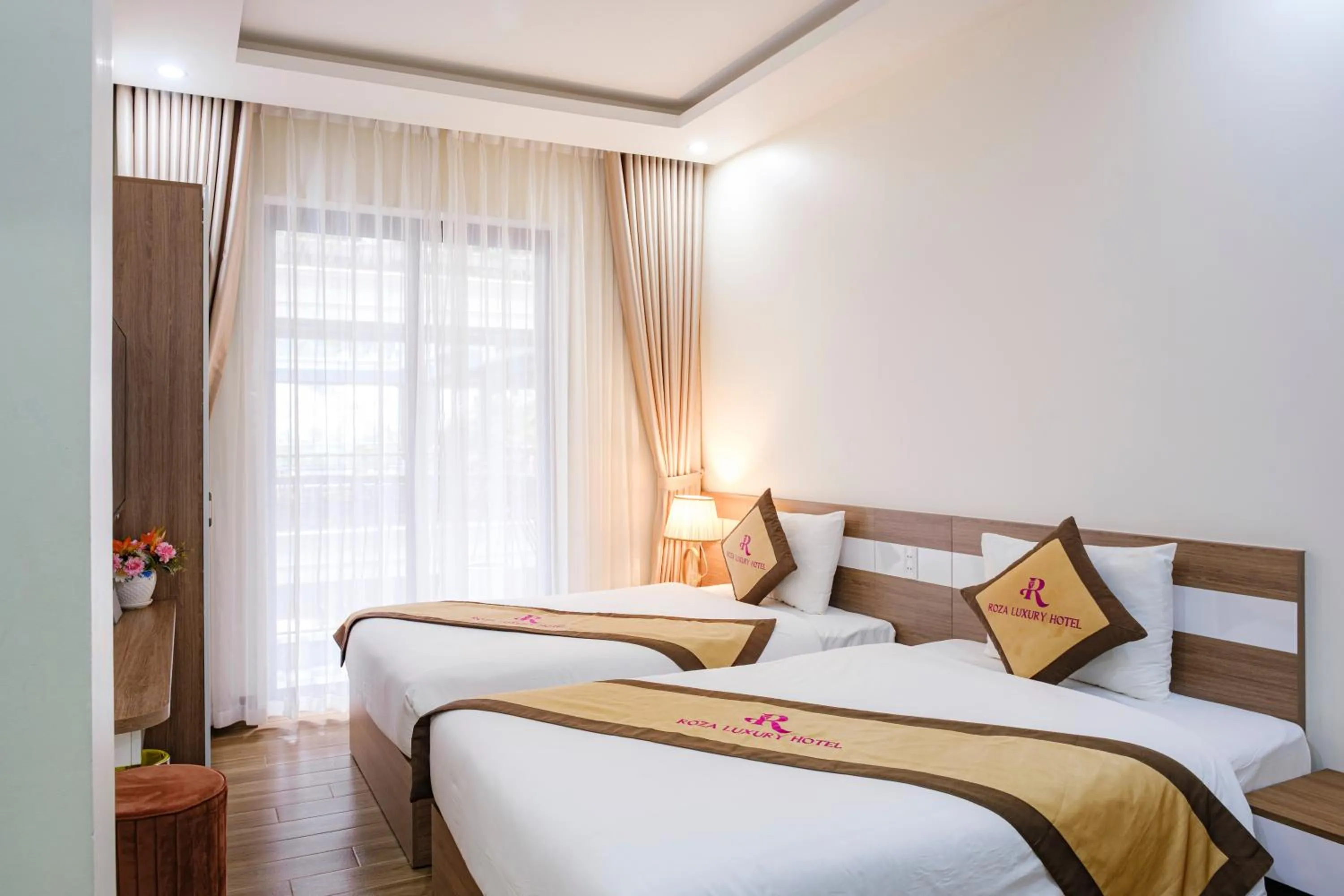 Bed in Roza Palace Cat Ba