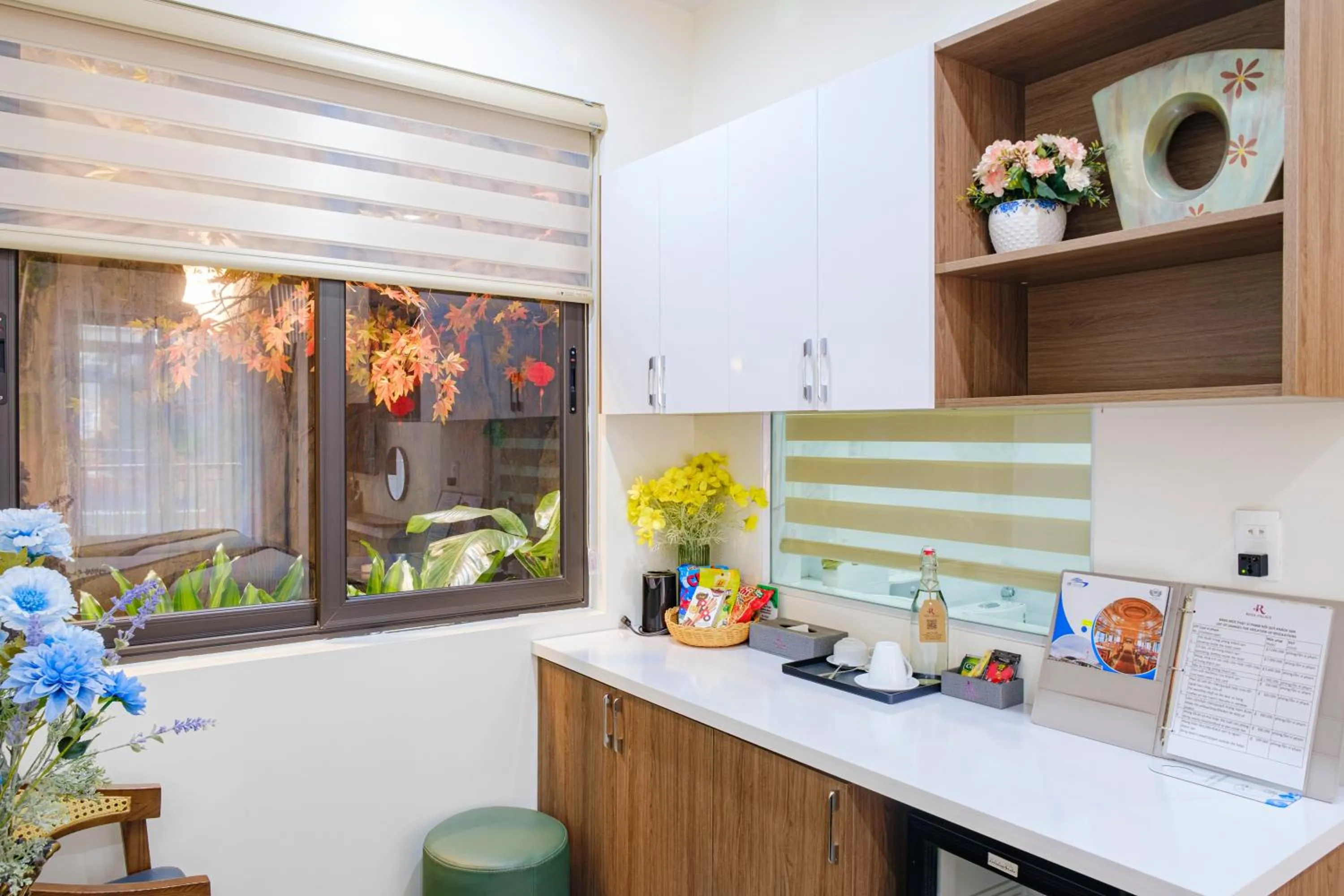 Food and drinks in Roza Palace Cat Ba