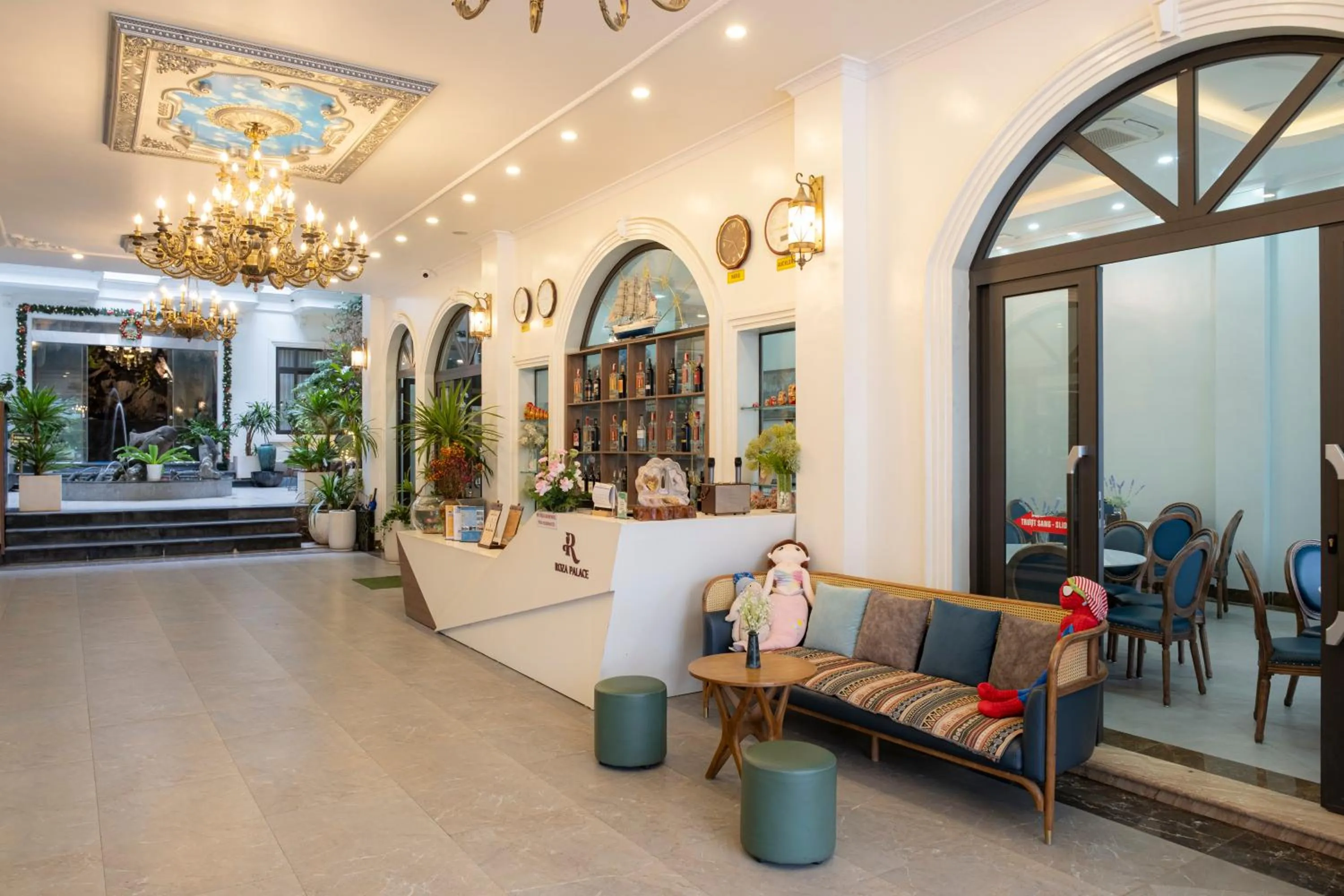 Lobby or reception in Roza Palace Cat Ba