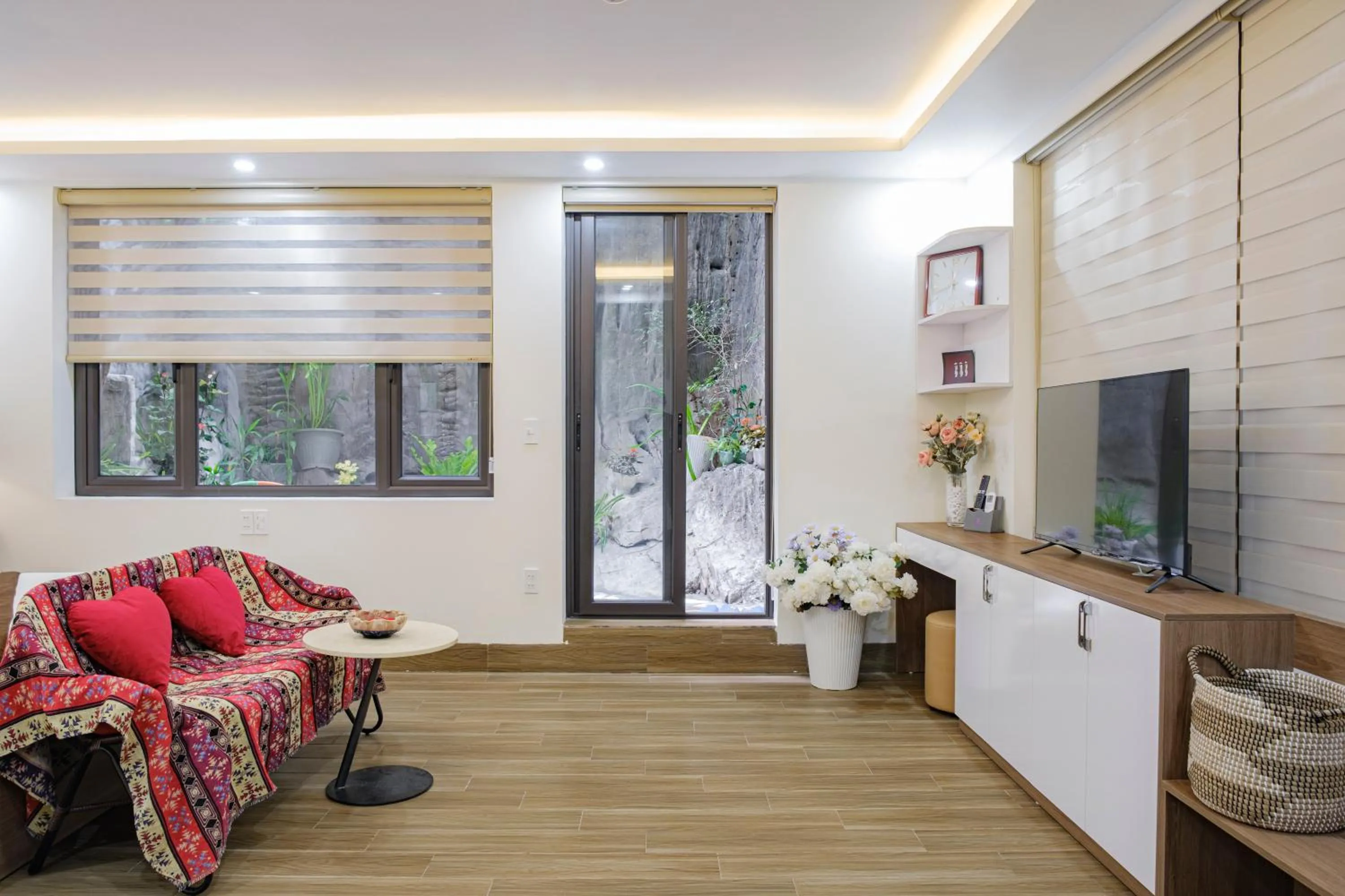 TV and multimedia in Roza Palace Cat Ba