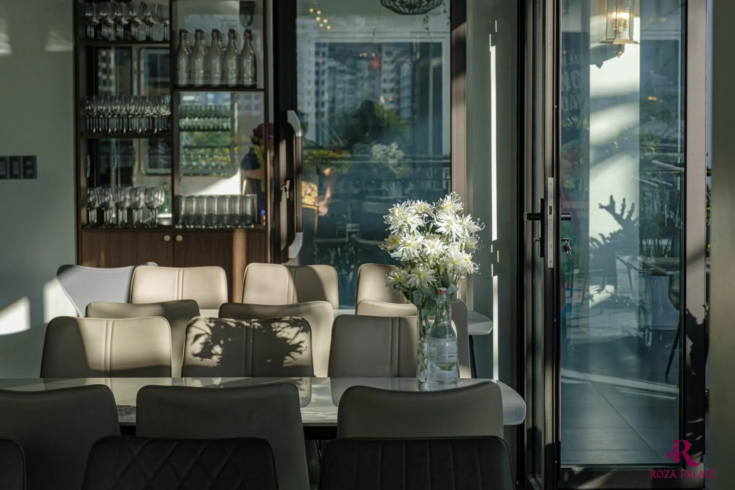 Restaurant/places to eat in Roza Palace Cat Ba Restaurant/places to eat in Roza Palace Cat Ba