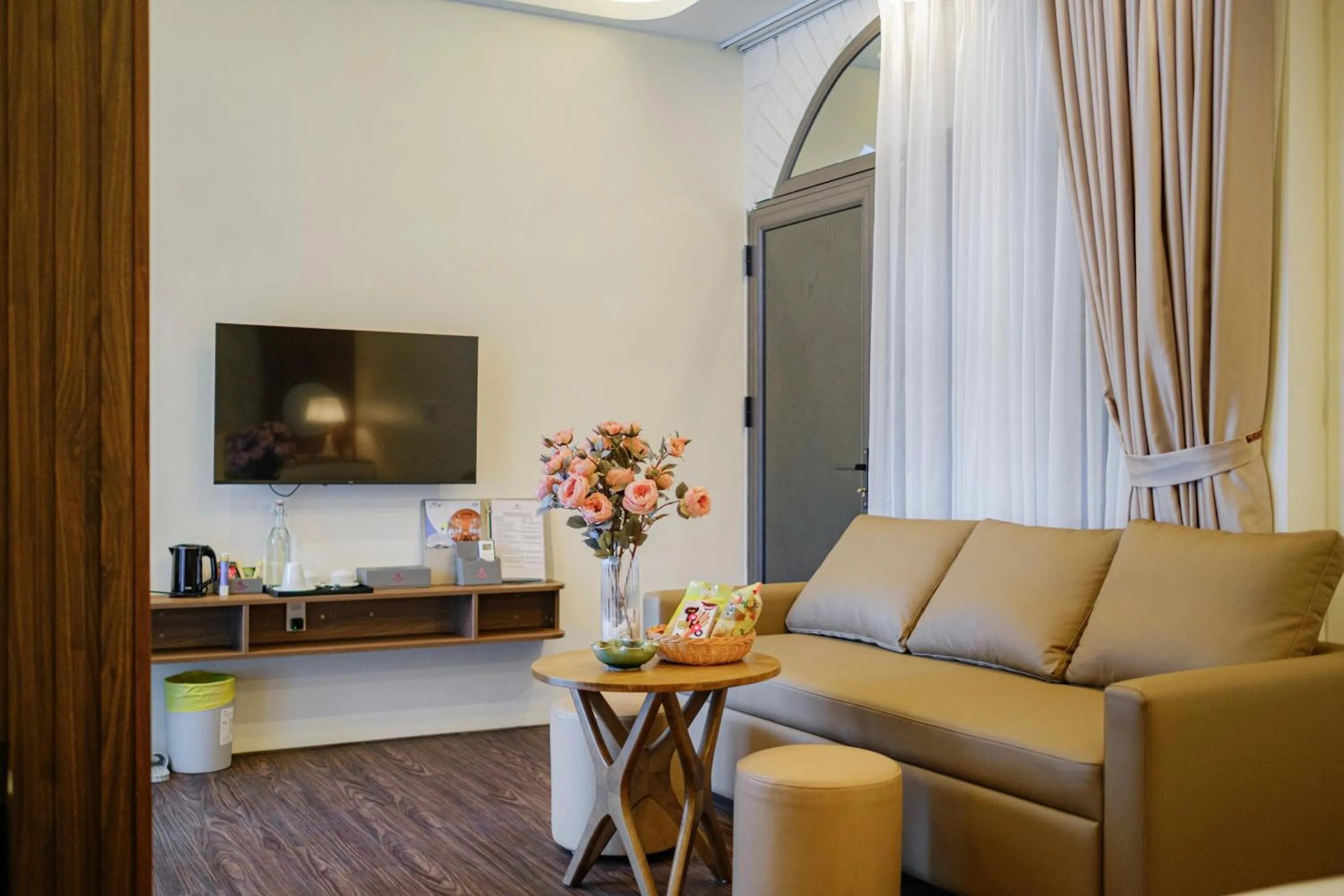 TV and multimedia in Roza Palace Cat Ba