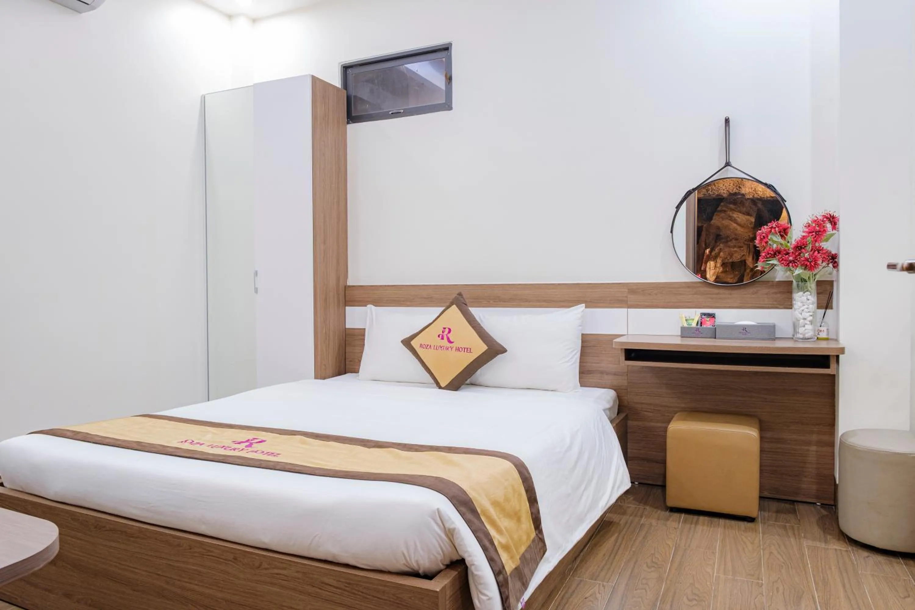 Bed in Roza Palace Cat Ba