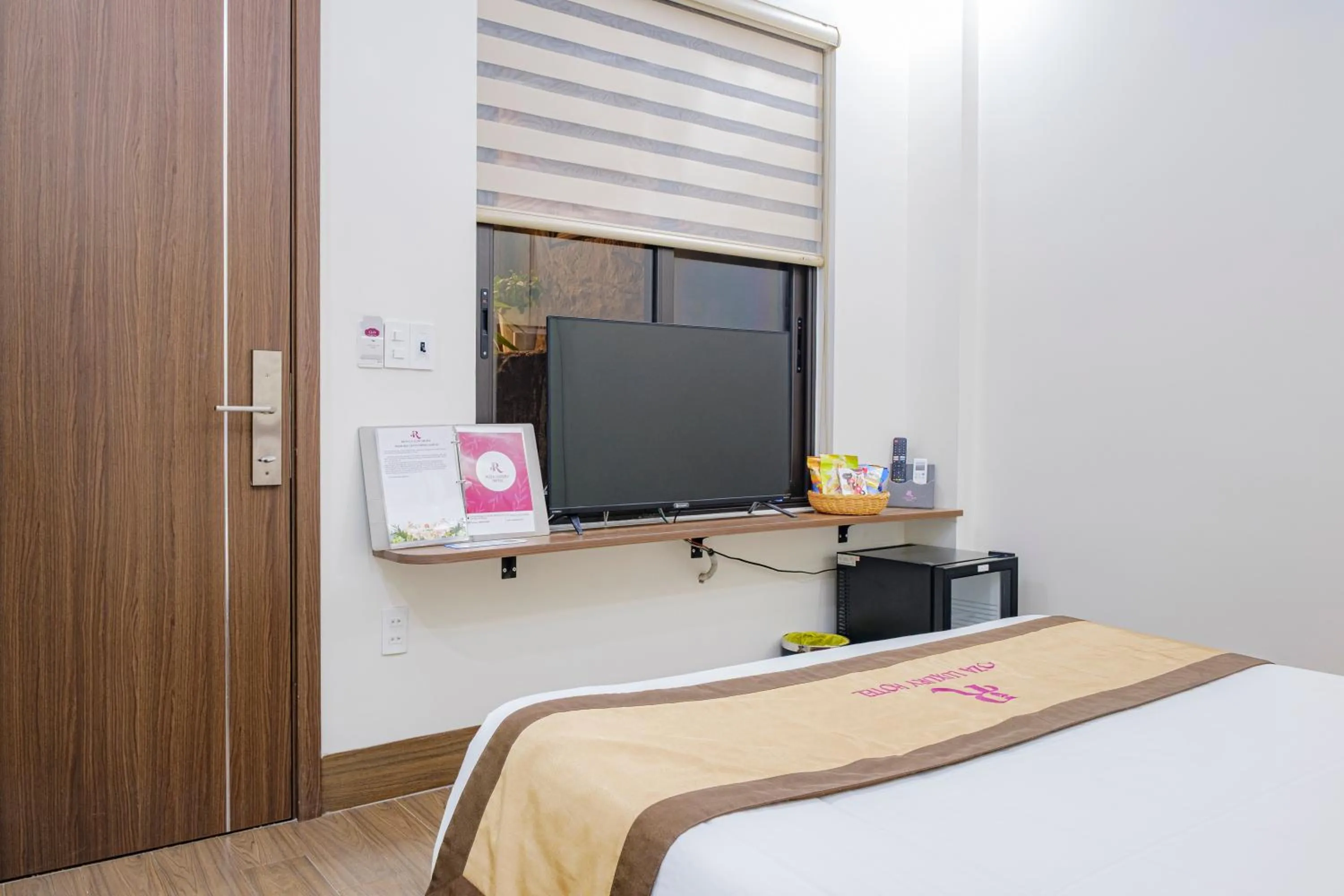 TV and multimedia, Bed in Roza Palace Cat Ba