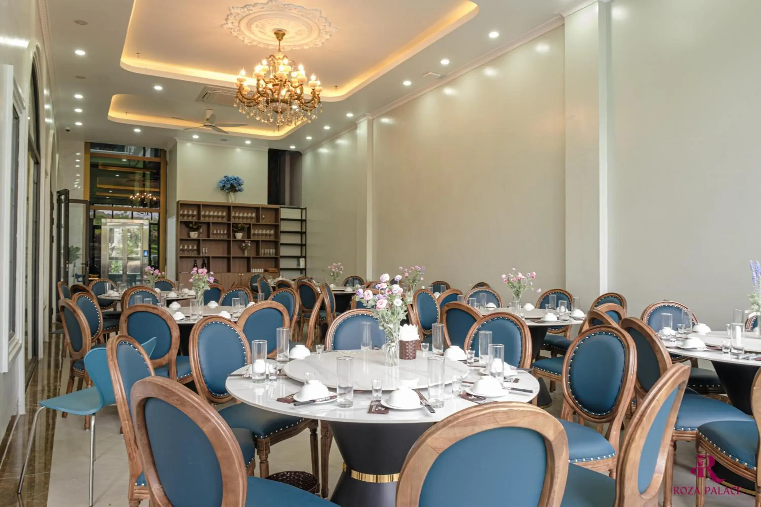 Restaurant/places to eat in Roza Palace Cat Ba Restaurant/places to eat in Roza Palace Cat Ba
