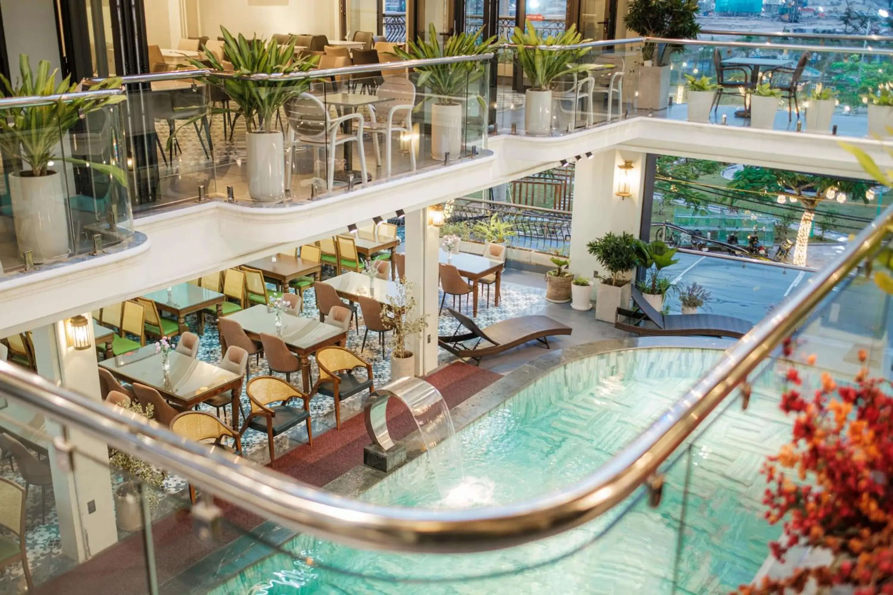 Restaurant/places to eat in Roza Palace Cat Ba Restaurant/places to eat in Roza Palace Cat Ba