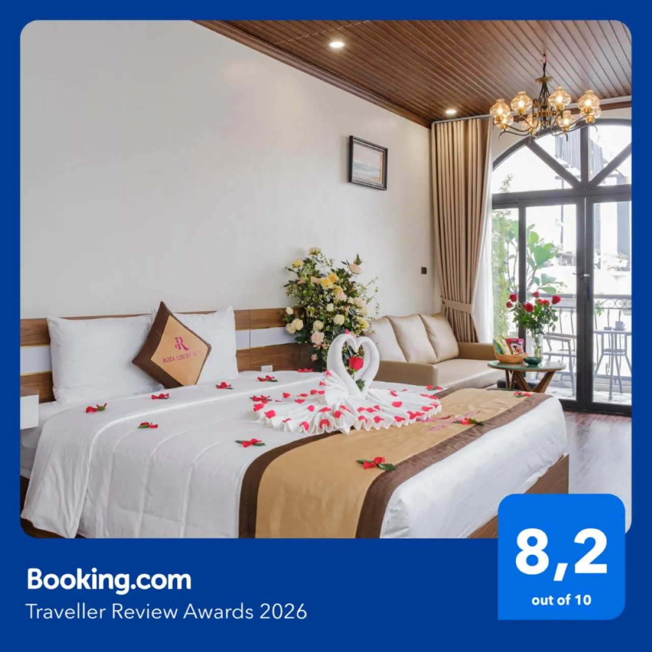 Bed in Roza Palace Cat Ba