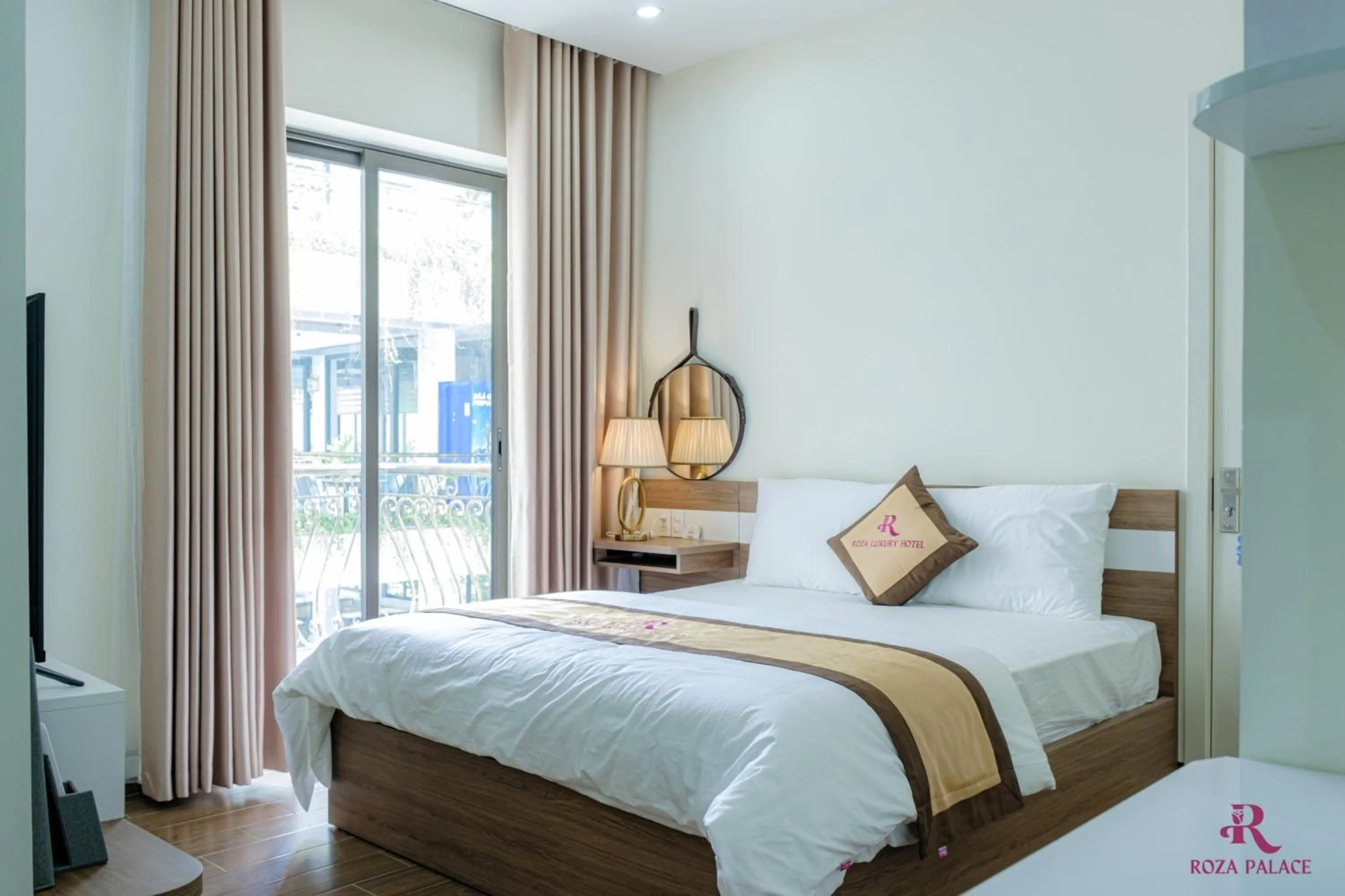 Bed in Roza Palace Cat Ba