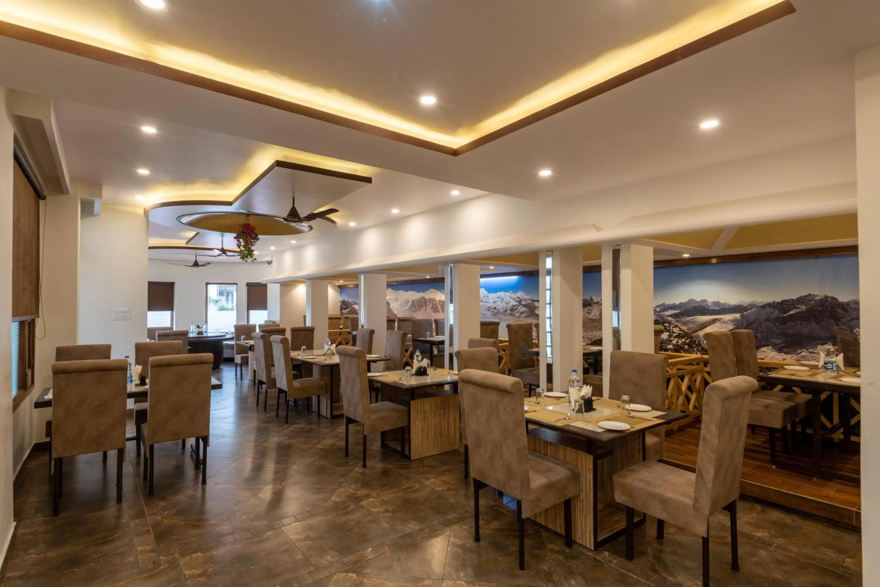 Restaurant/Places to Eat in Meghavan Resort By DLS Hotels