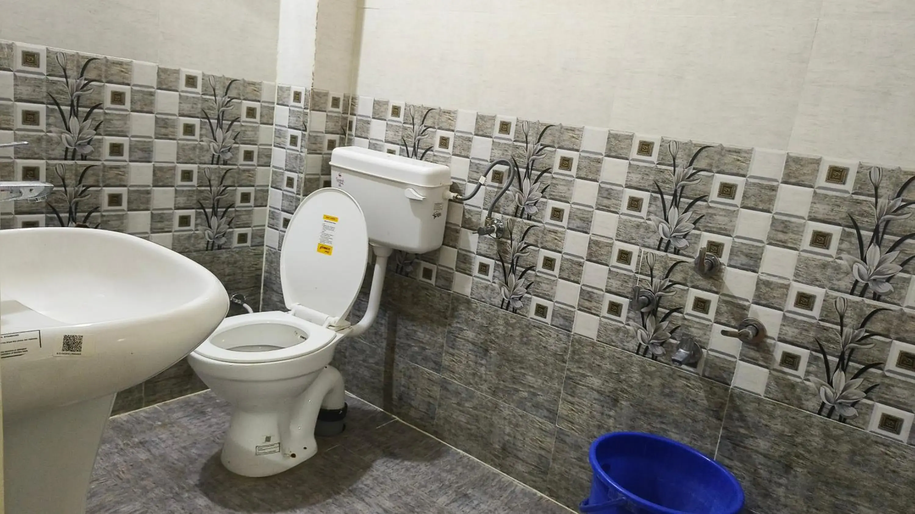 Quadruple Room with Balcony in Nain Guest House Quadruple Room with Balcony in Nain Guest House