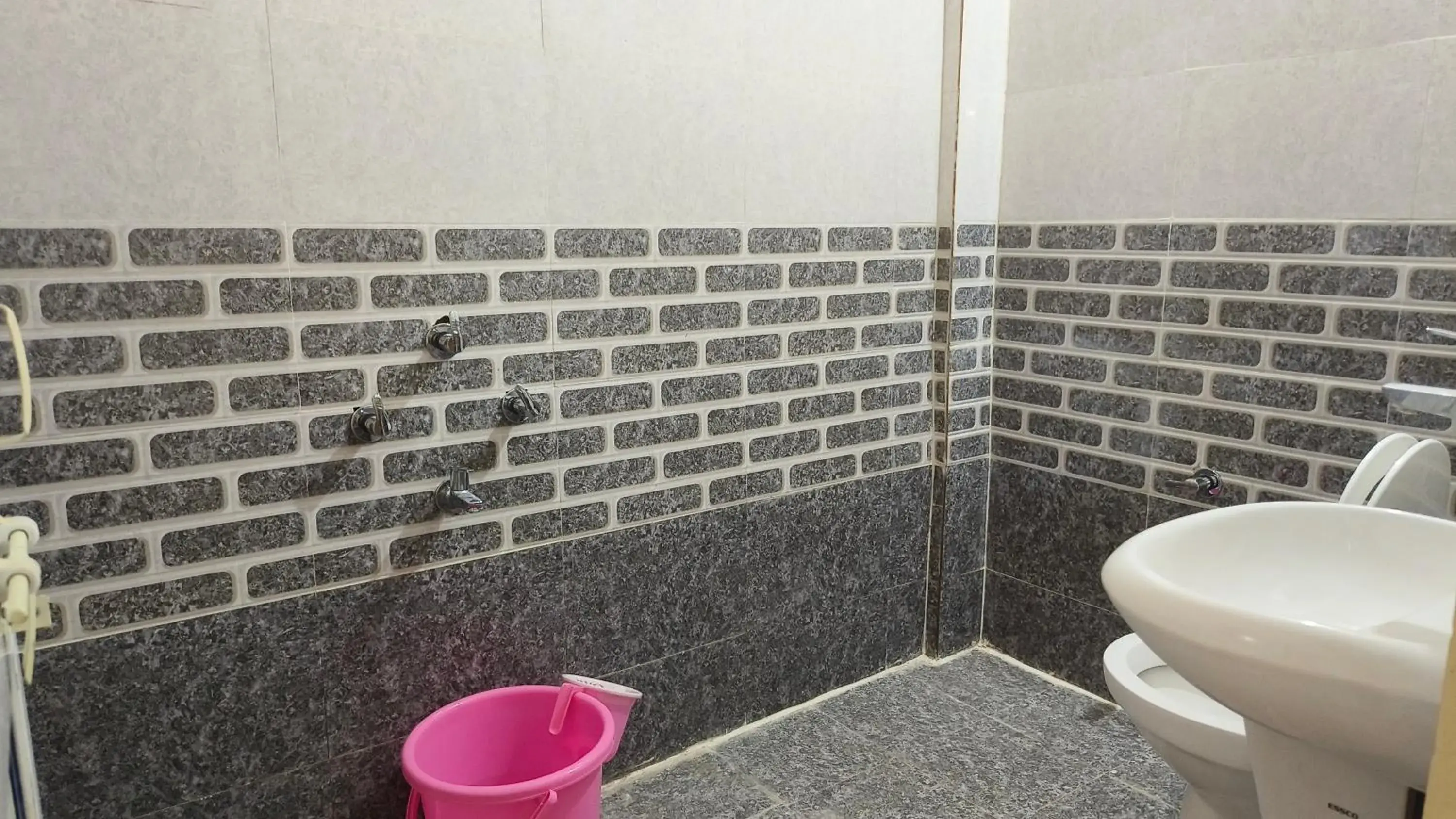 Bathroom in Nain Guest House Bathroom in Nain Guest House