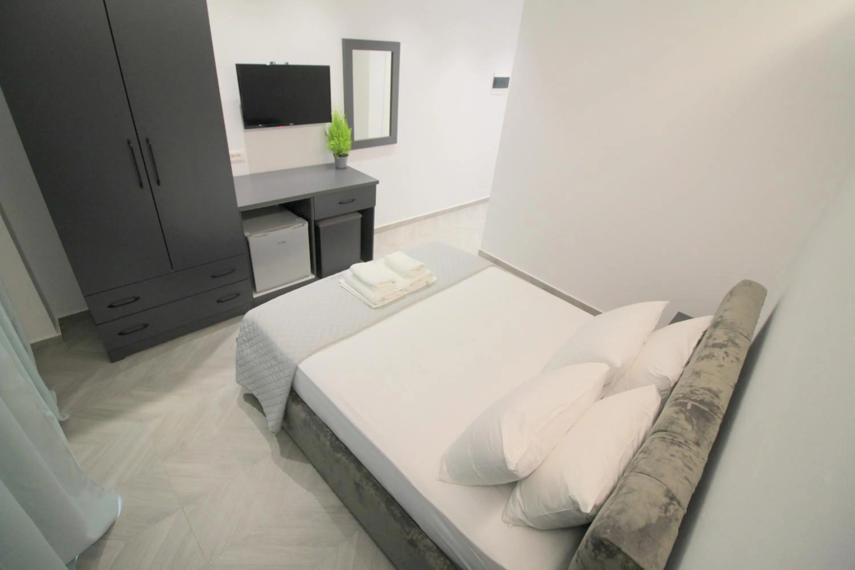 TV and multimedia, Bed in Noa Boutique Hotel