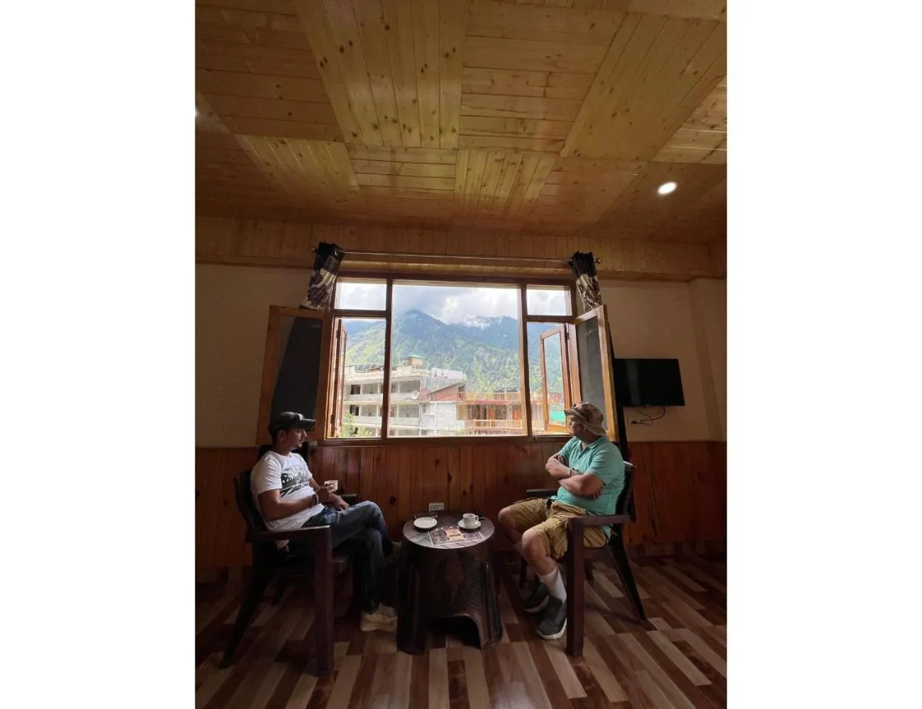 People in Hotel Him Paradise, Manali