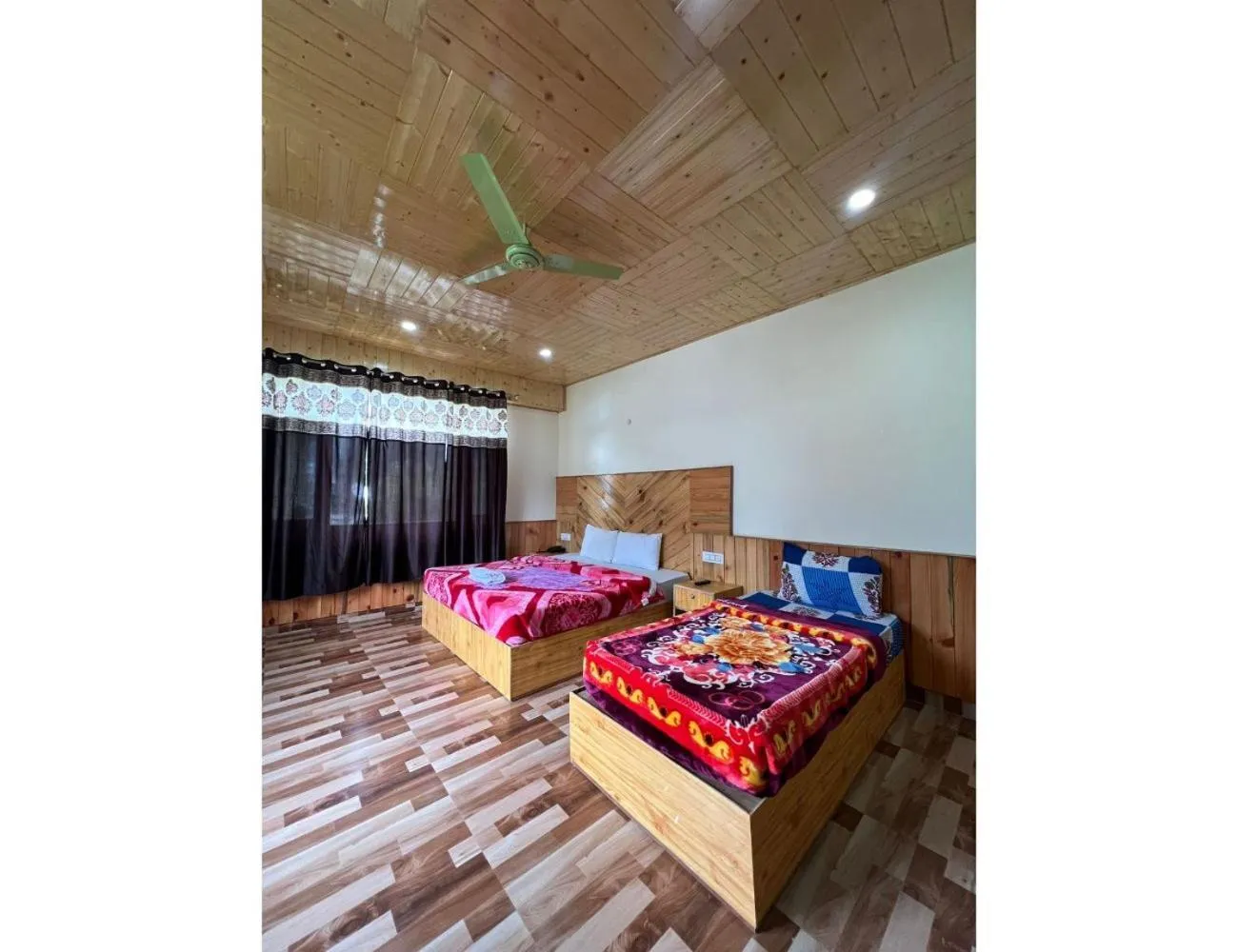 Bed in Hotel Him Paradise, Manali