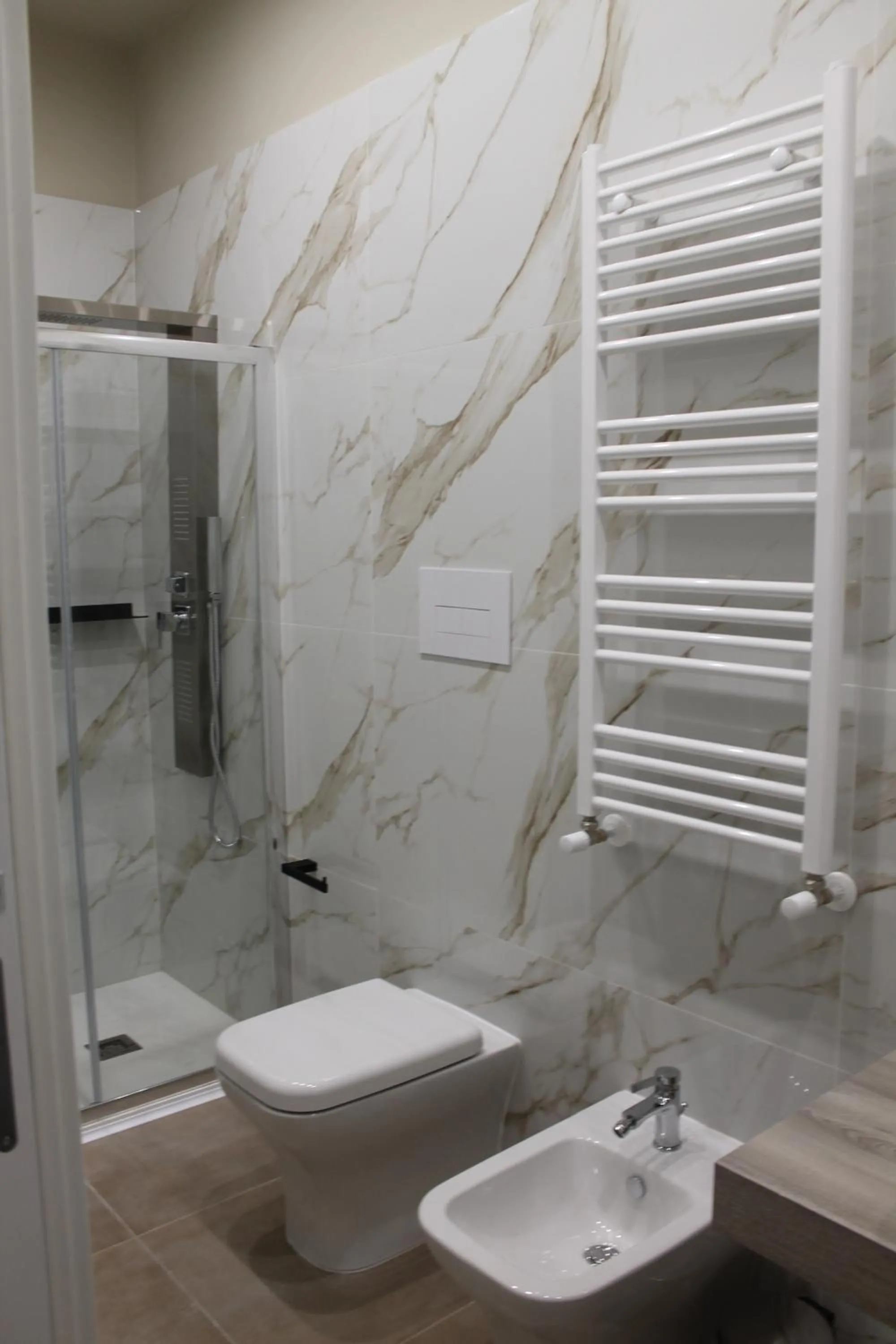 Shower in B&B MariLù
