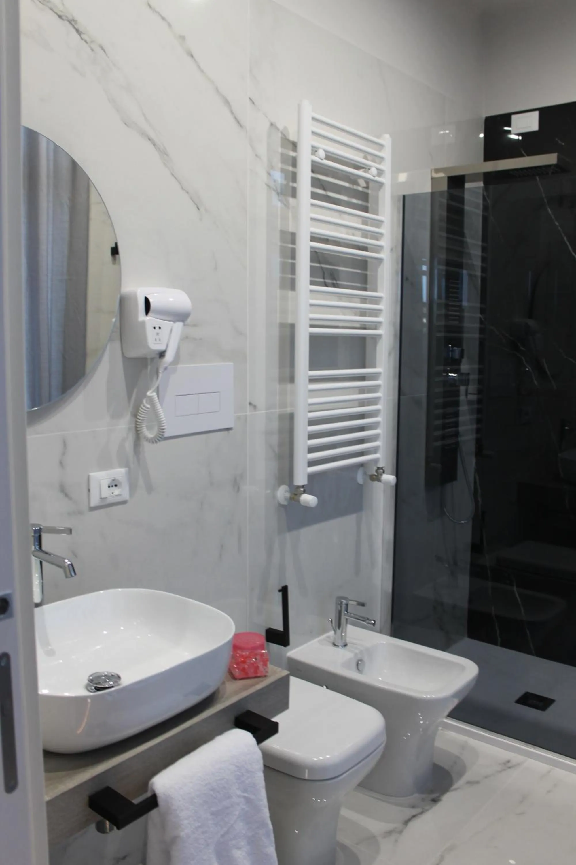 Shower in B&B MariLù