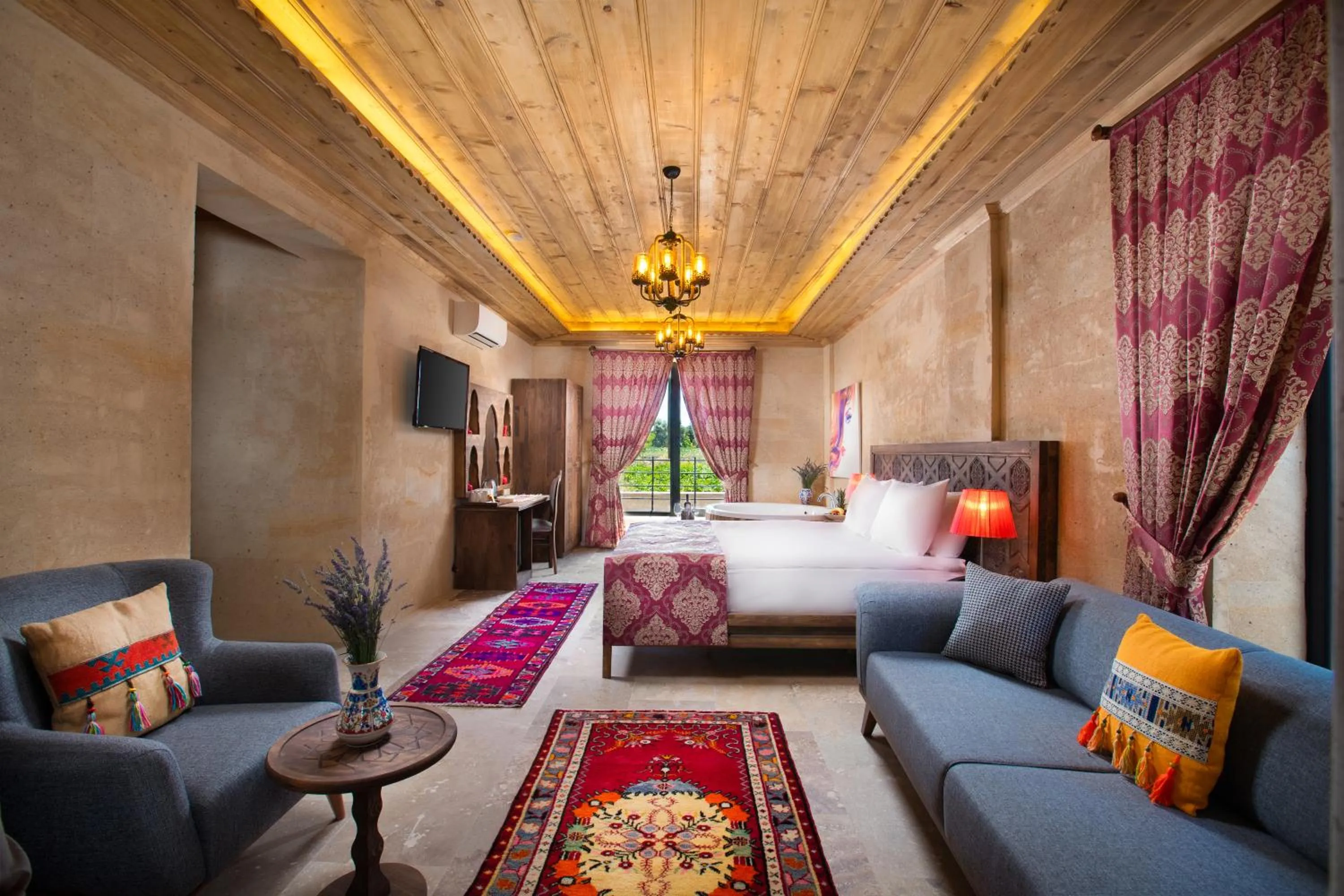 Photo of the whole room, Bed in Cappadocia Pyramid Stone House