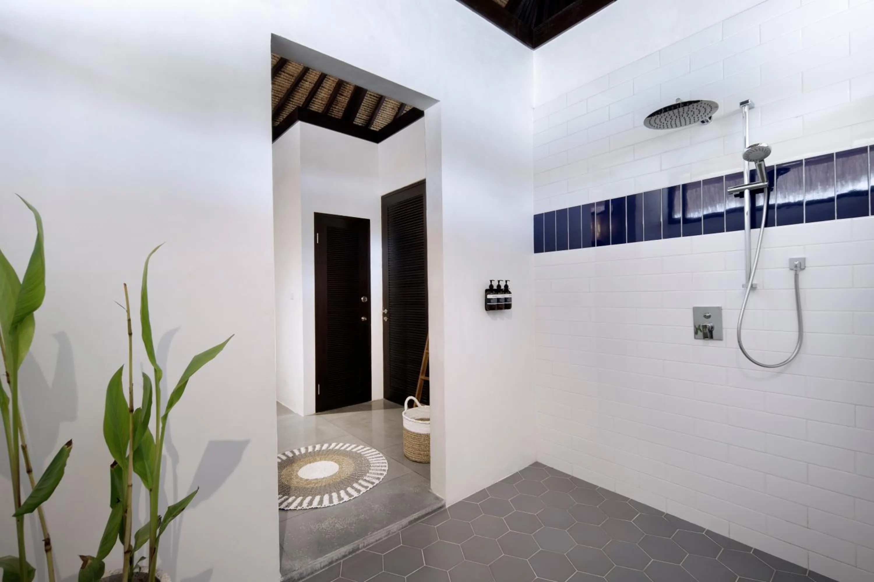 Shower in Mocean Beach Resort