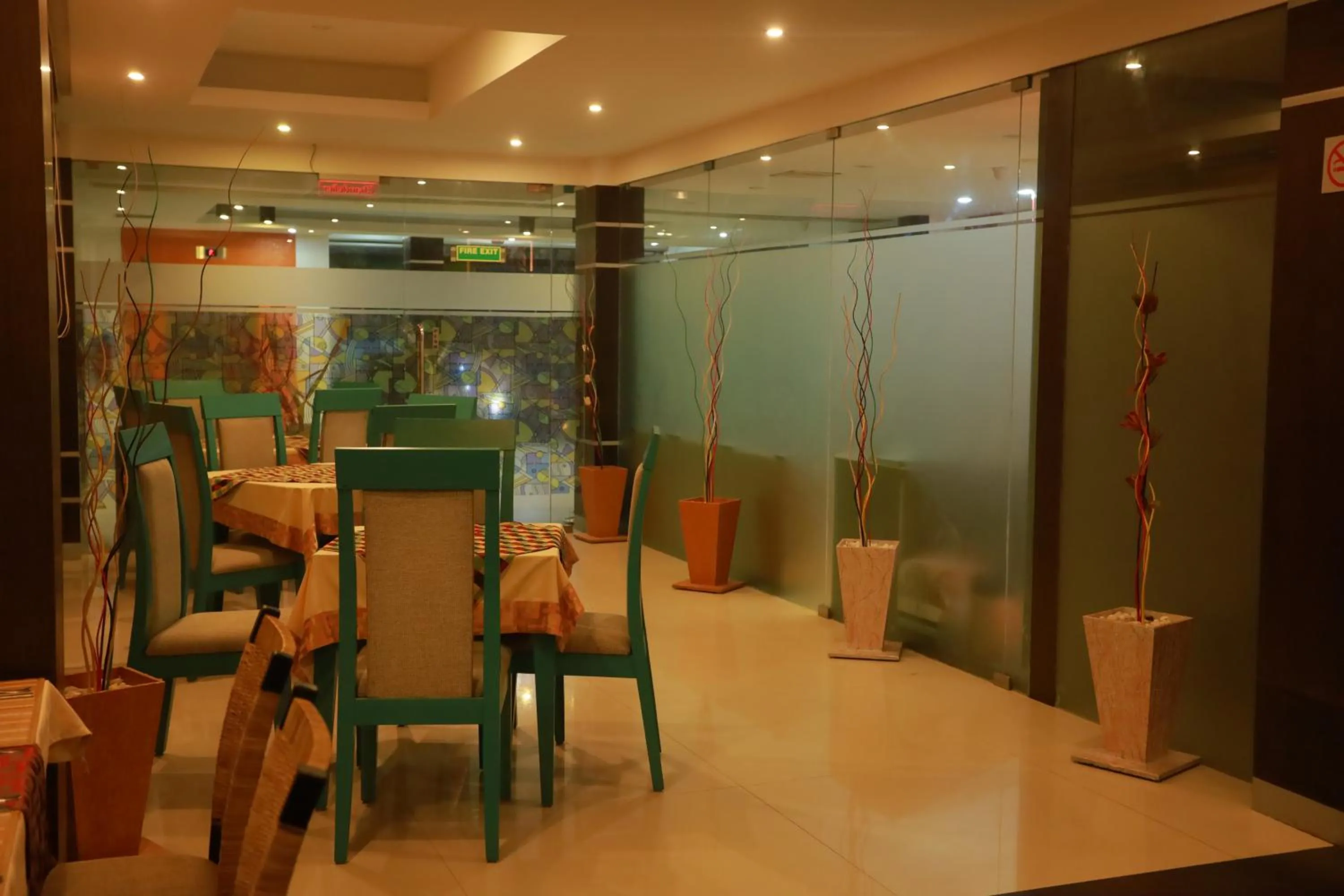 Restaurant/places to eat in Hotel Finch