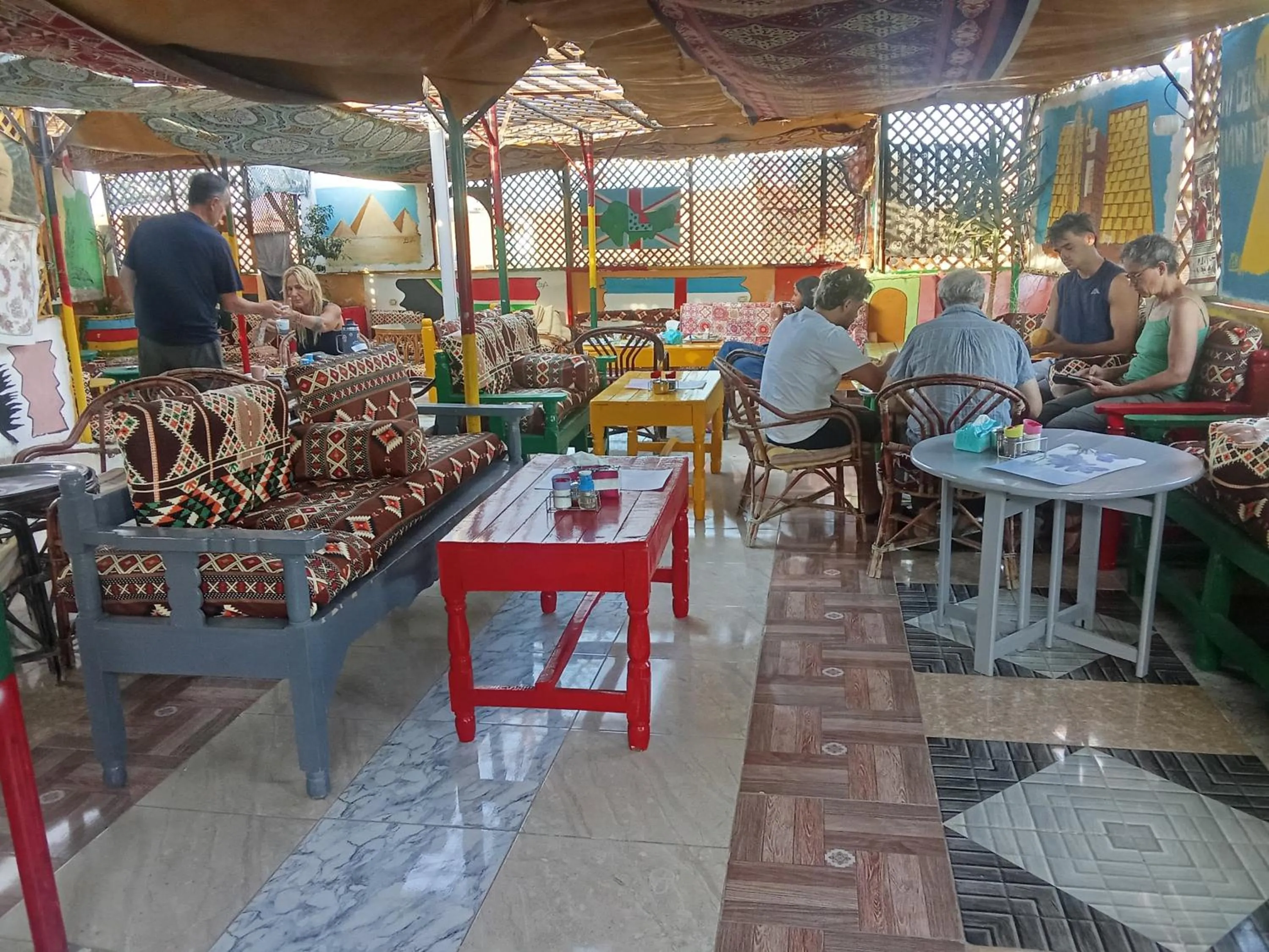 Restaurant/places to eat in Bob Marley Peace hotel luxor