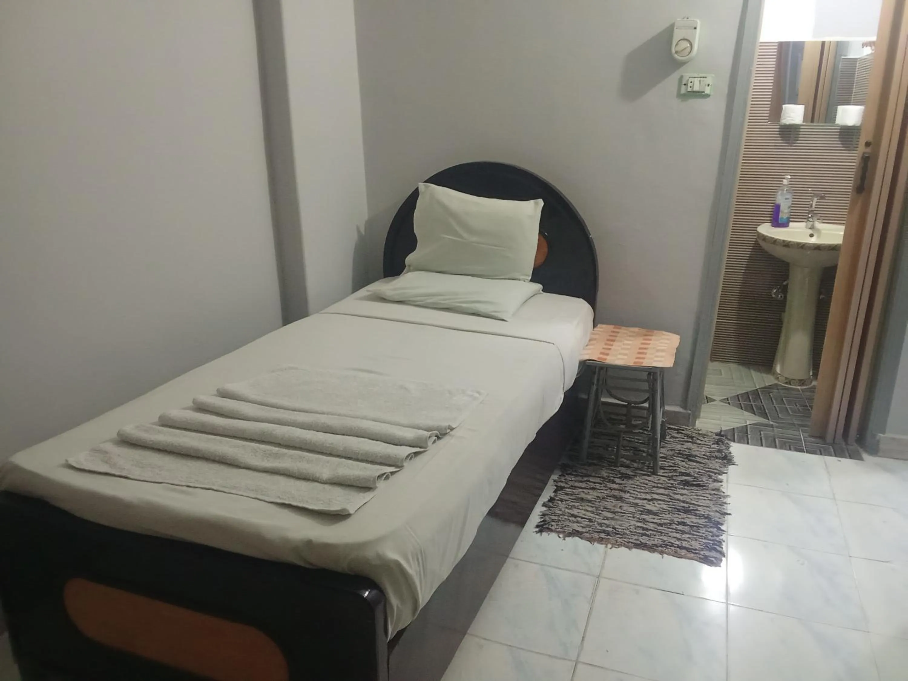 Bedroom, Bed in Bob Marley Peace hotel luxor