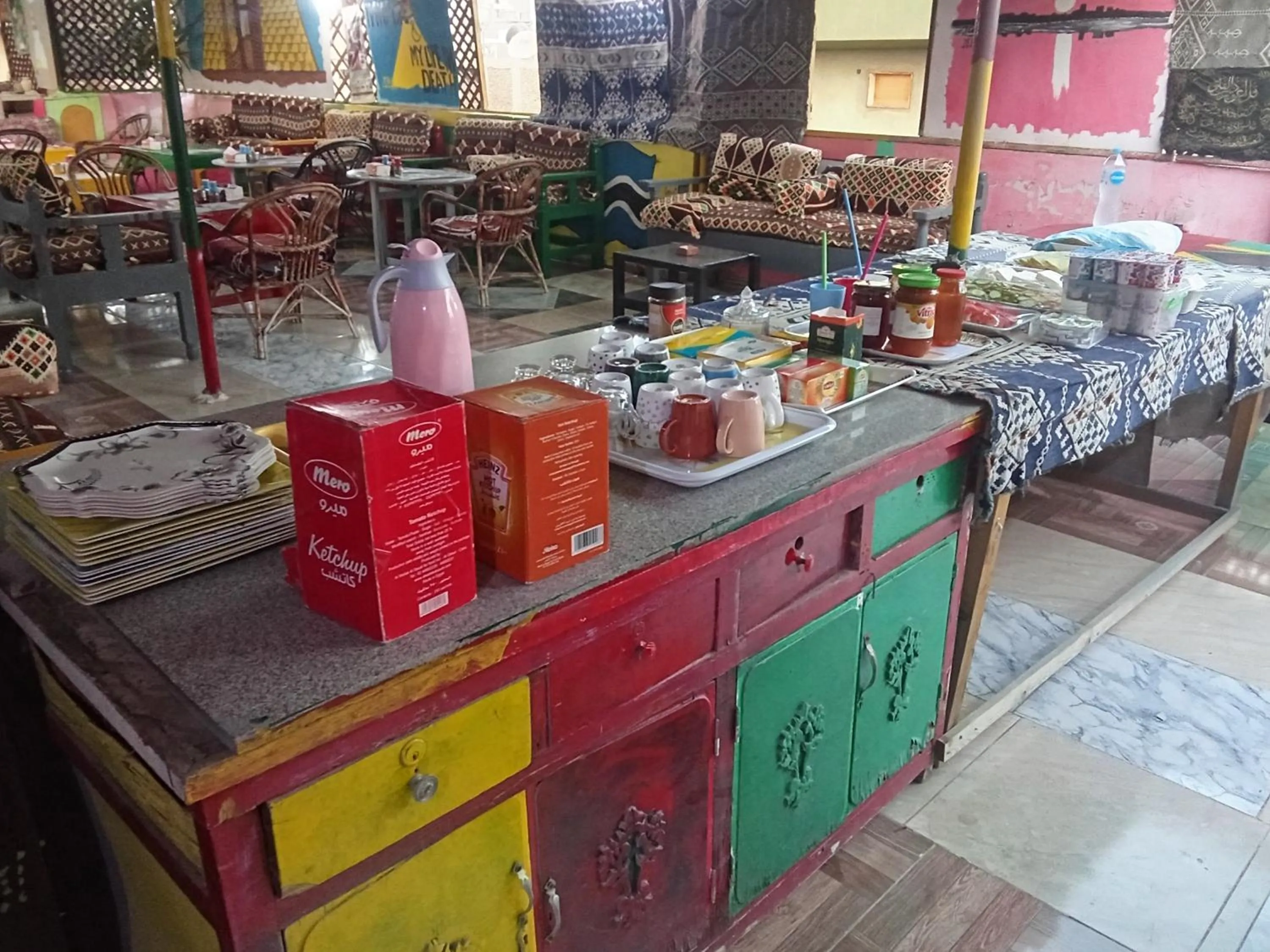 Restaurant/places to eat in Bob Marley Peace hotel luxor