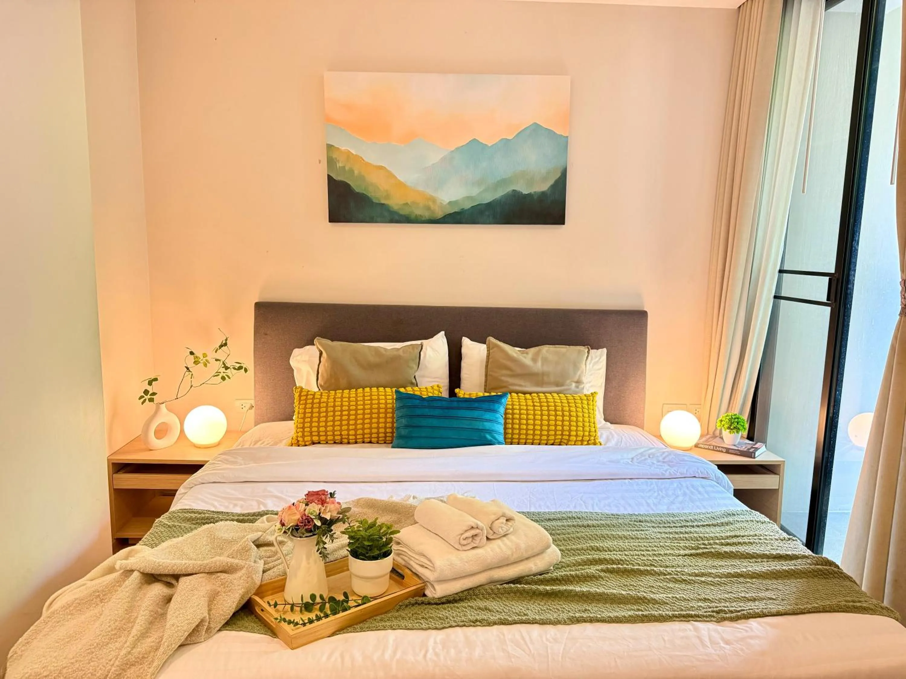 Bed in Cozy Spacious 1BR 2Bed GardenView 500m BTS Thonglo, Samitivej, SKV49, Rooftop Pool, Fast 500mbps wifi