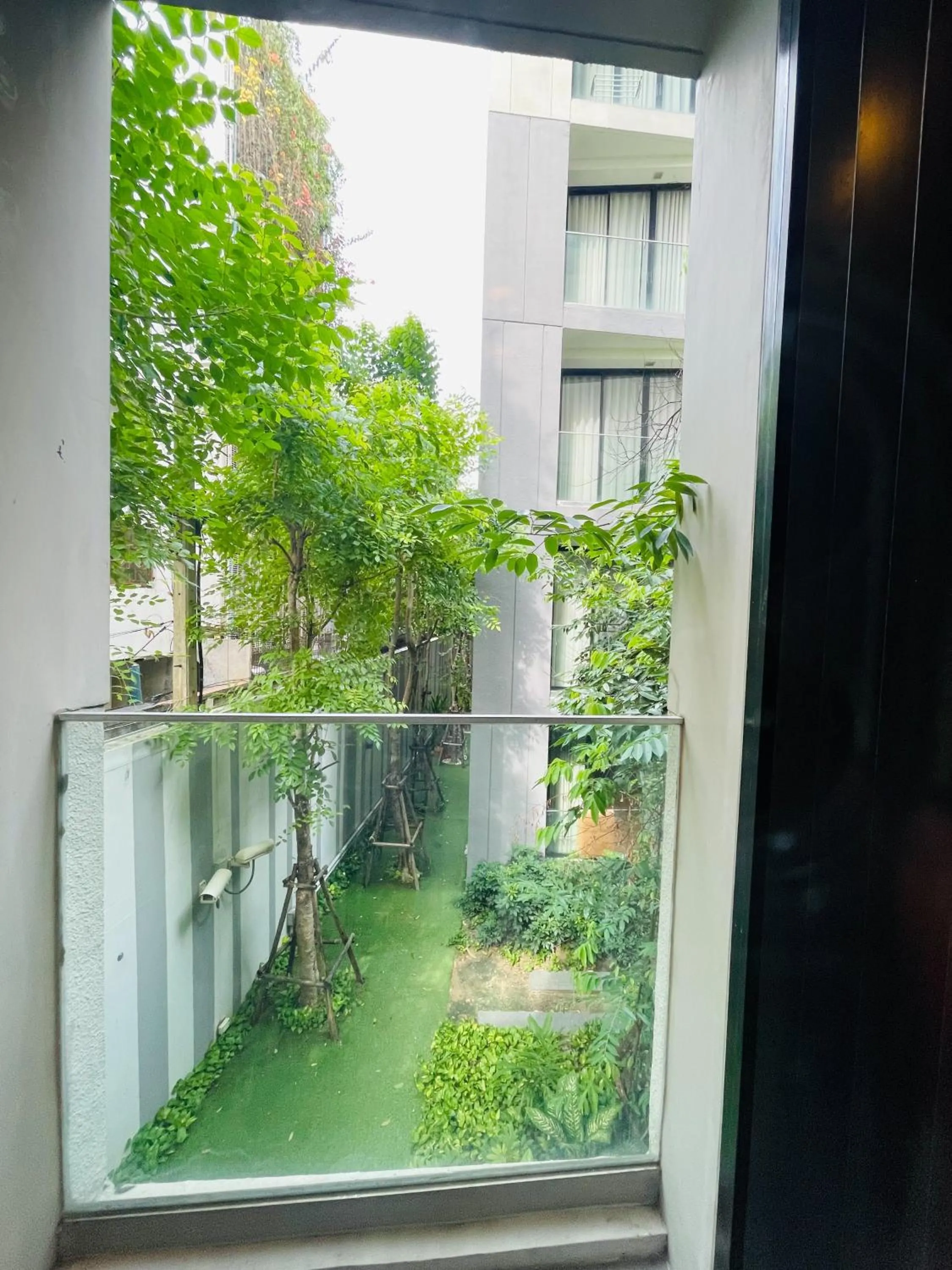 Day in Cozy Spacious 1BR 2Bed GardenView 500m BTS Thonglo, Samitivej, SKV49, Rooftop Pool, Fast 500mbps wifi